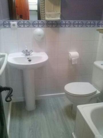 Quadruple Room with Private Bathroom photo 3