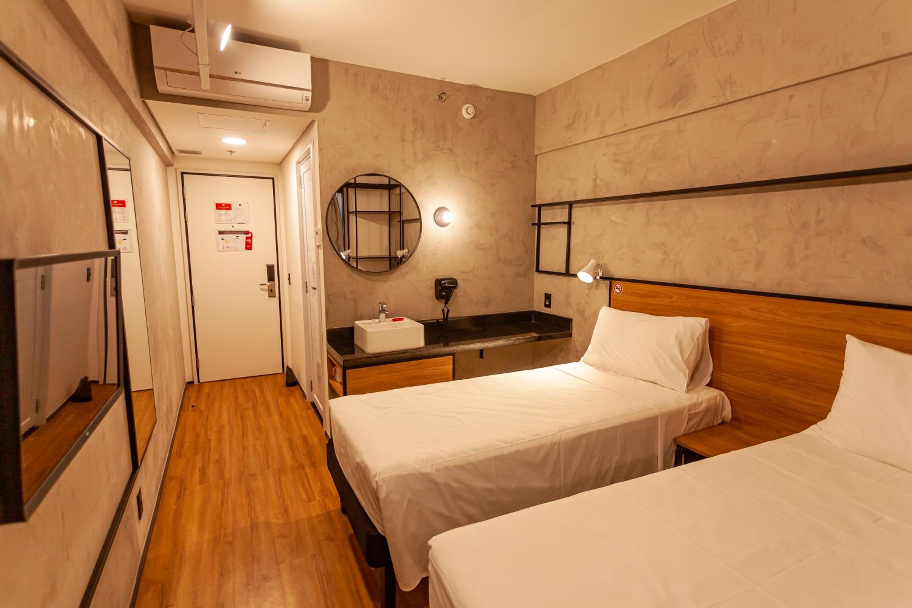 Standard Twin Room - Photo 1