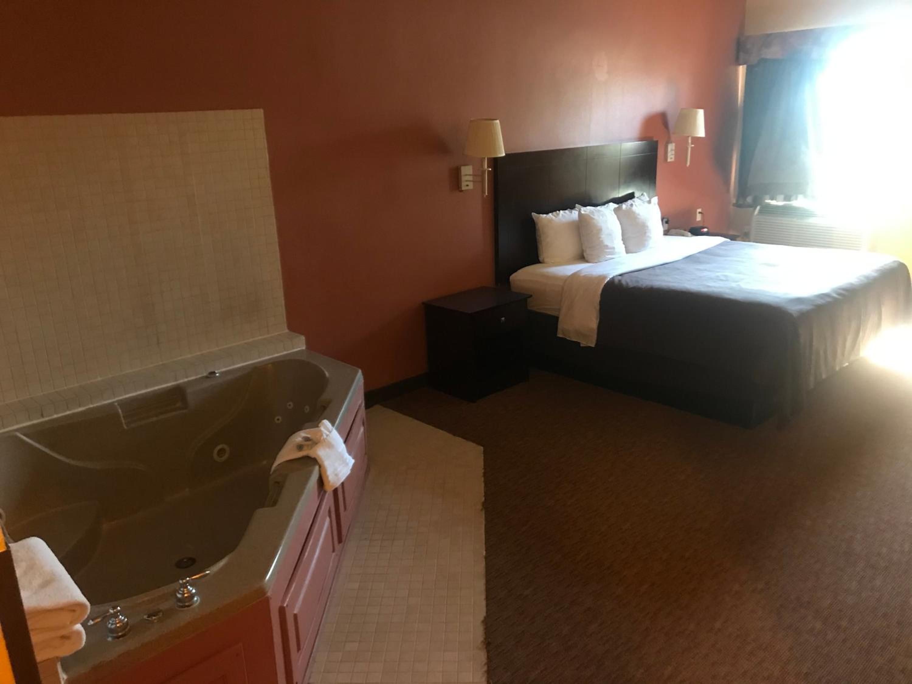 Suite with Hot Tub