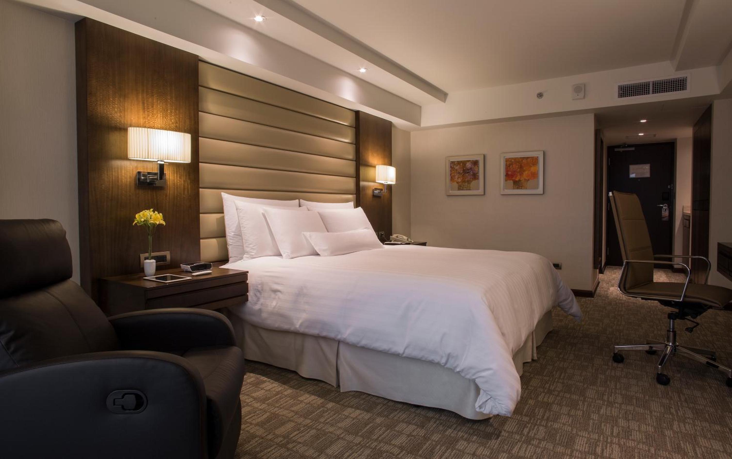 Premier Room, 1 King Bed