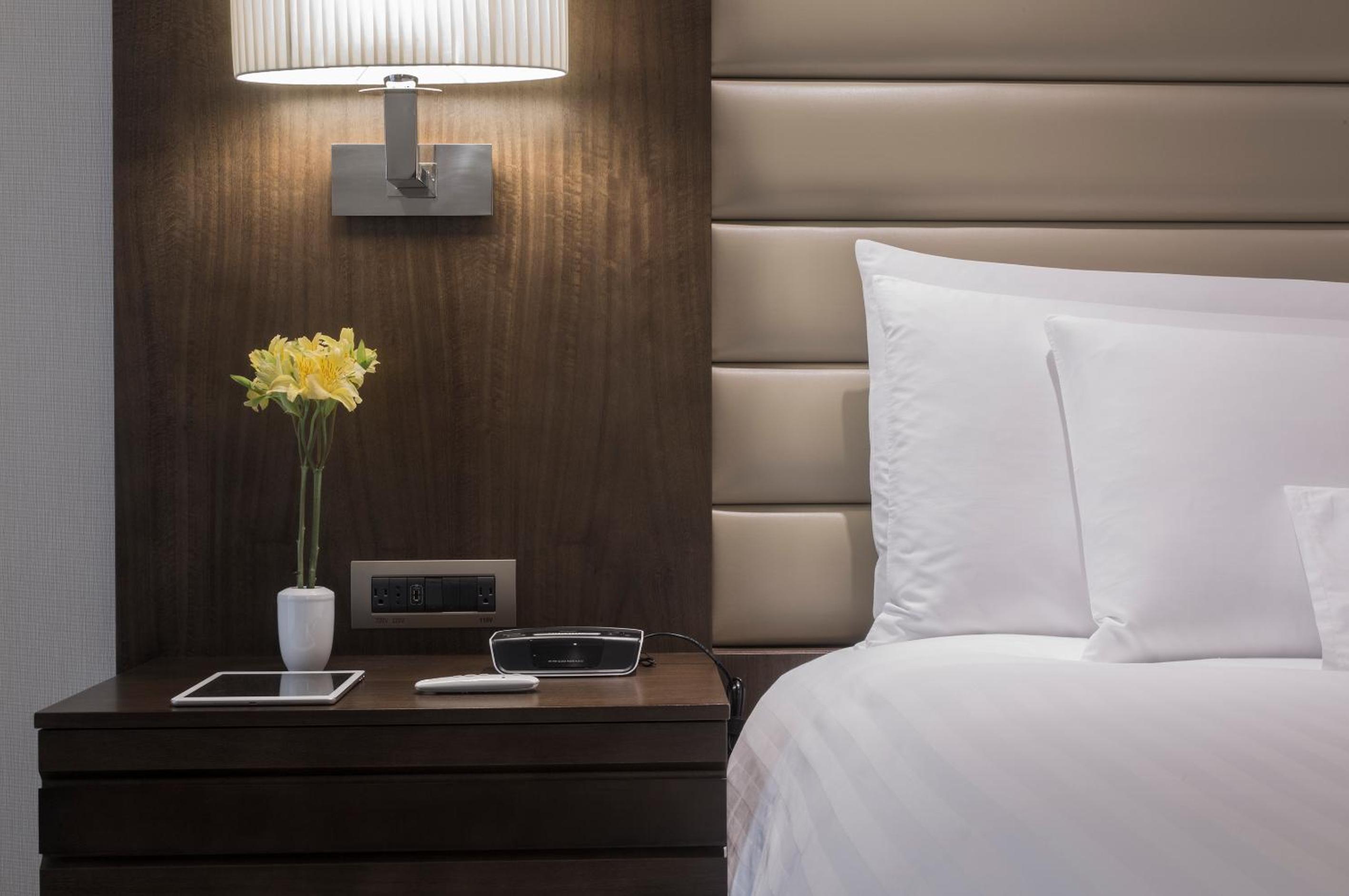 Bed & Sleeping Area
