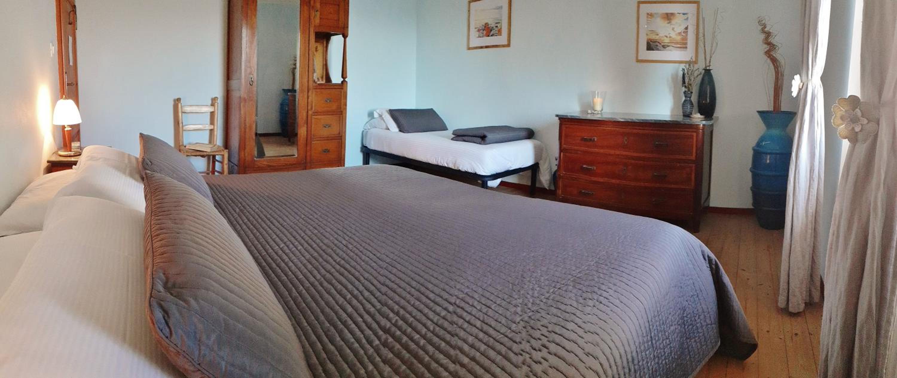 Basic Triple Room with Shared Bathroom photo 3