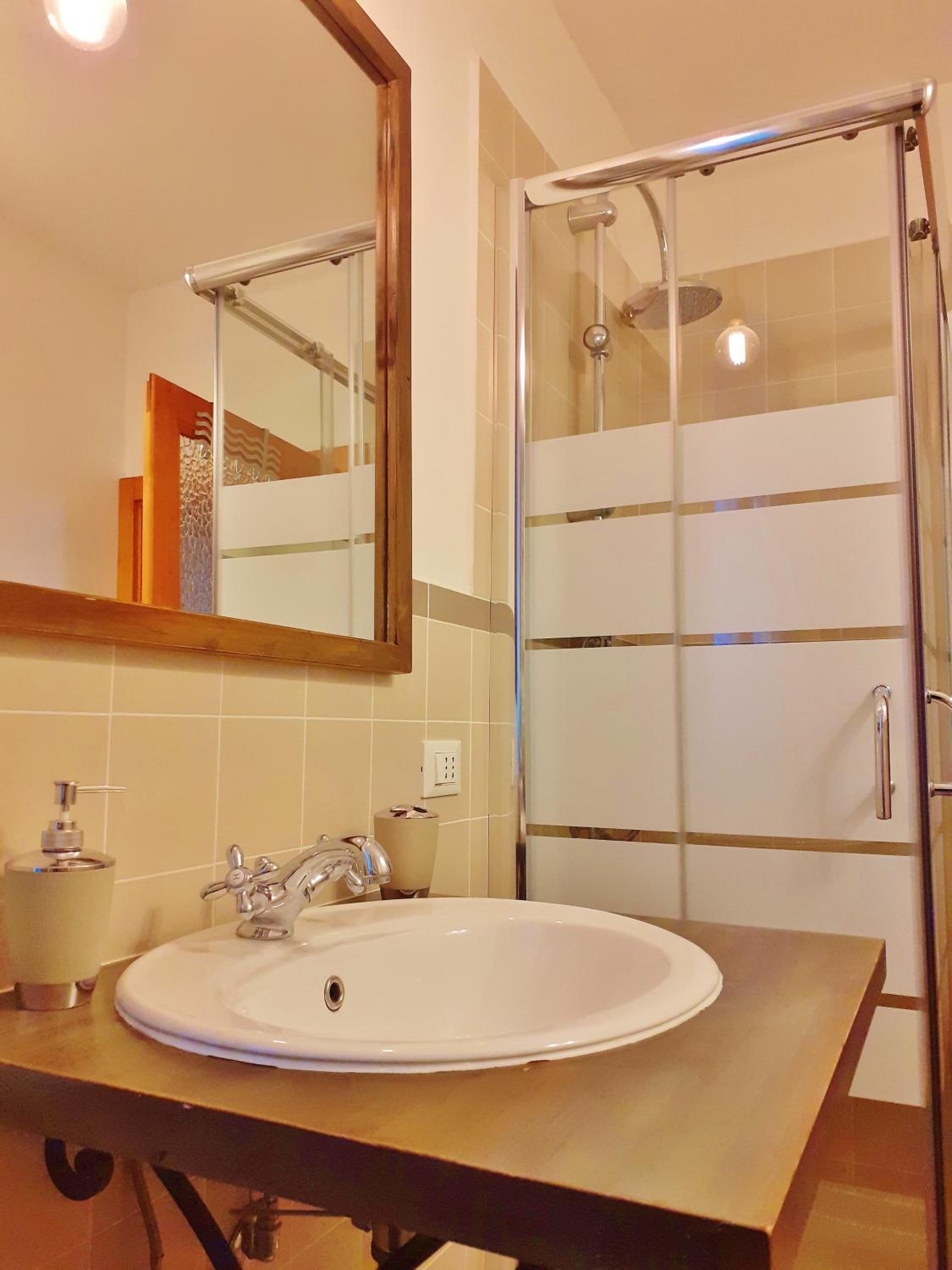 Double or Twin Room with Private Bathroom photo 2