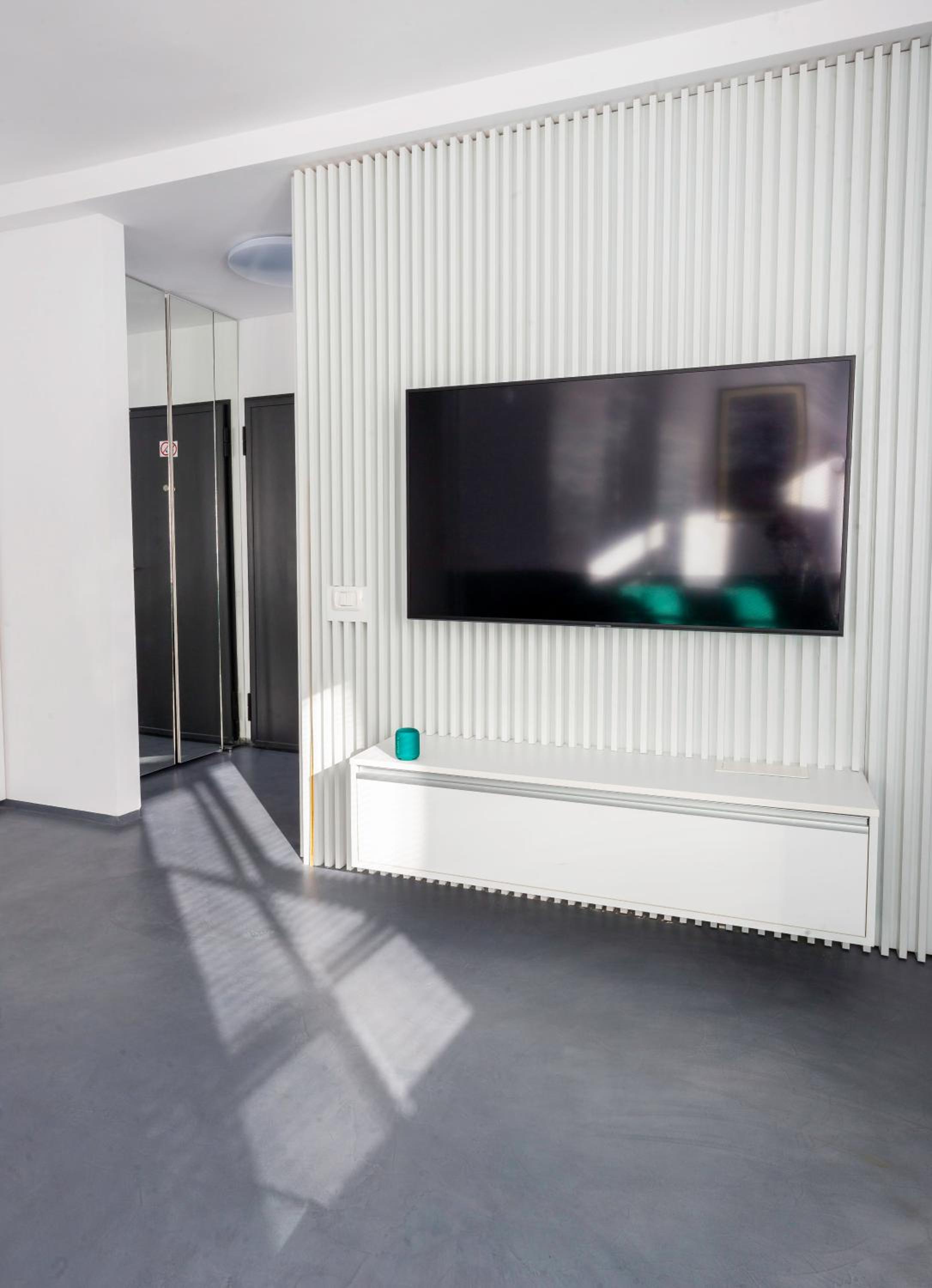 One-Bedroom Apartment - Photo 1