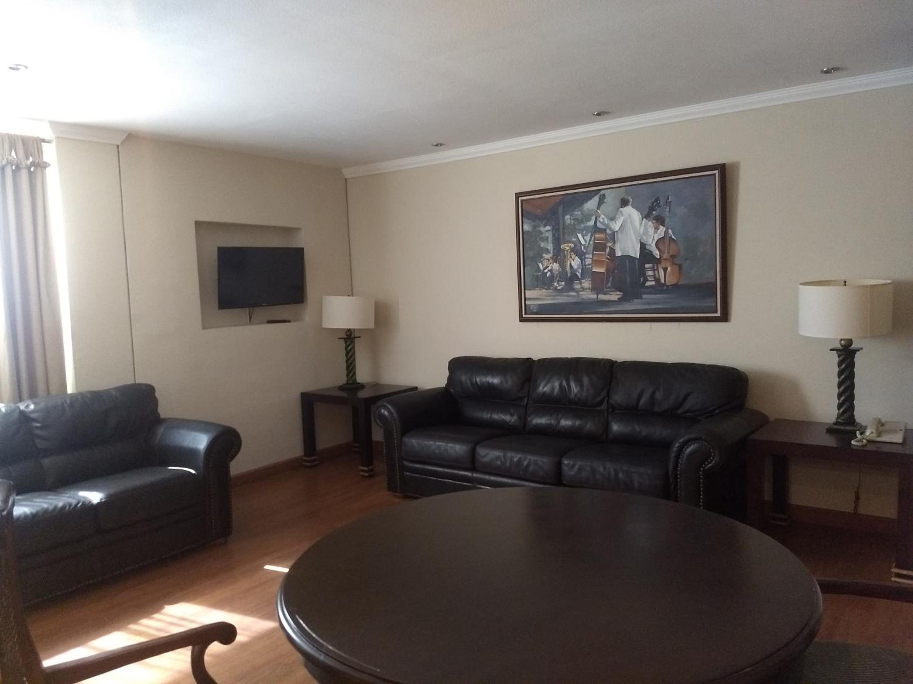 Superior King Suite photo 2