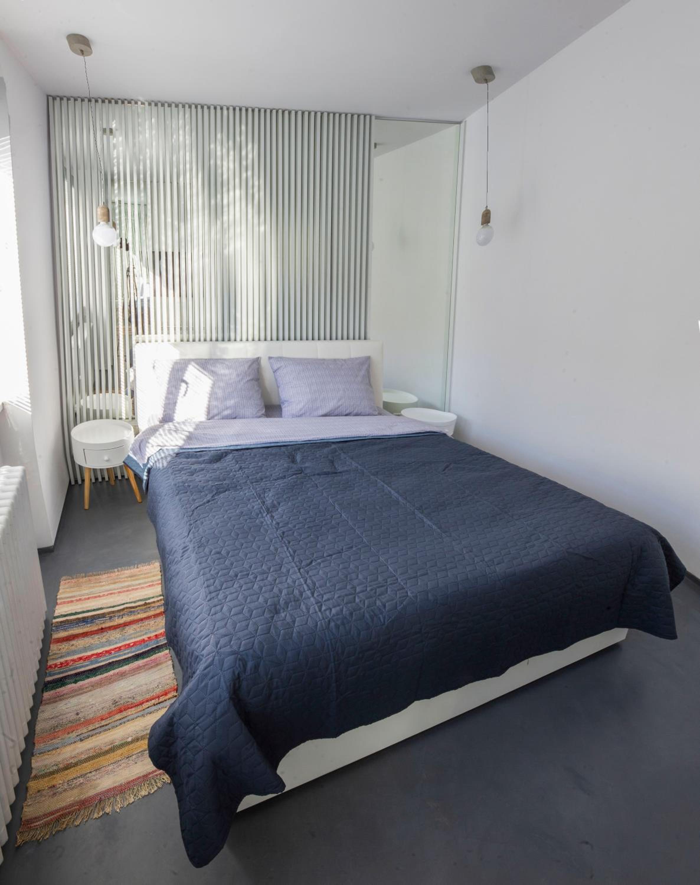 One-Bedroom Apartment - Photo 5