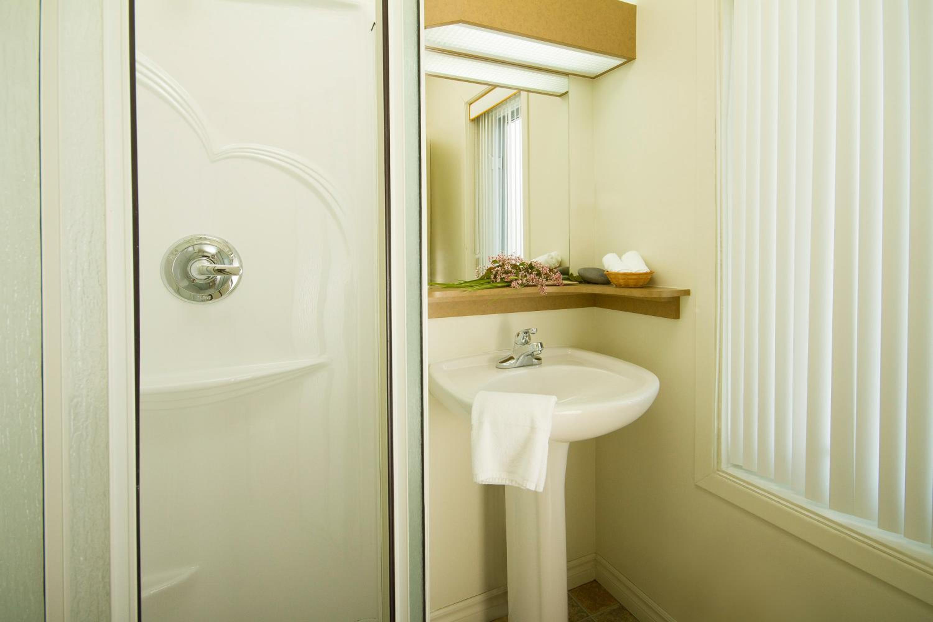 Double Room with Two Double Beds - Sea view - Motel photo 3