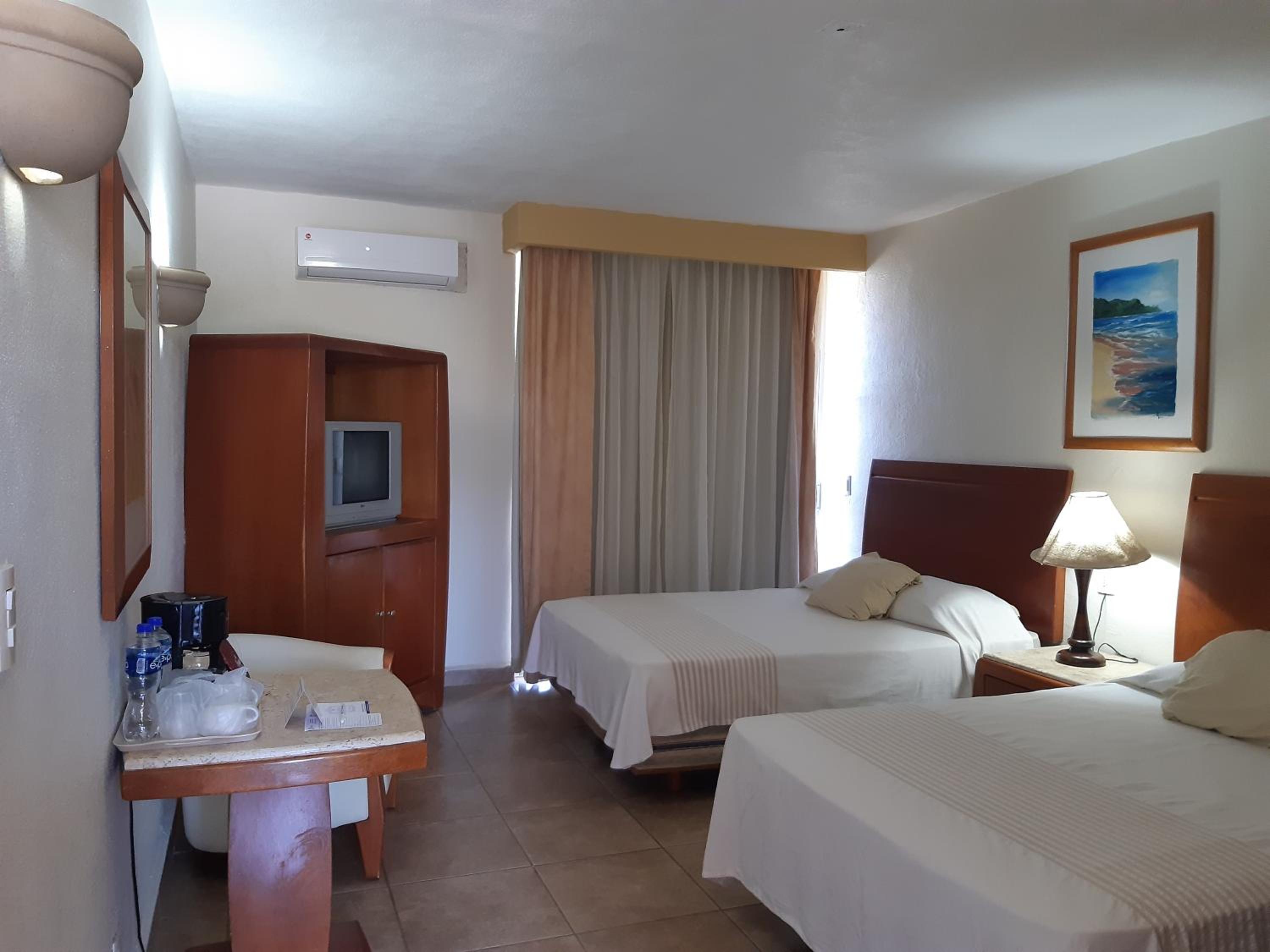 Double Room With Two Double Beds photo 3