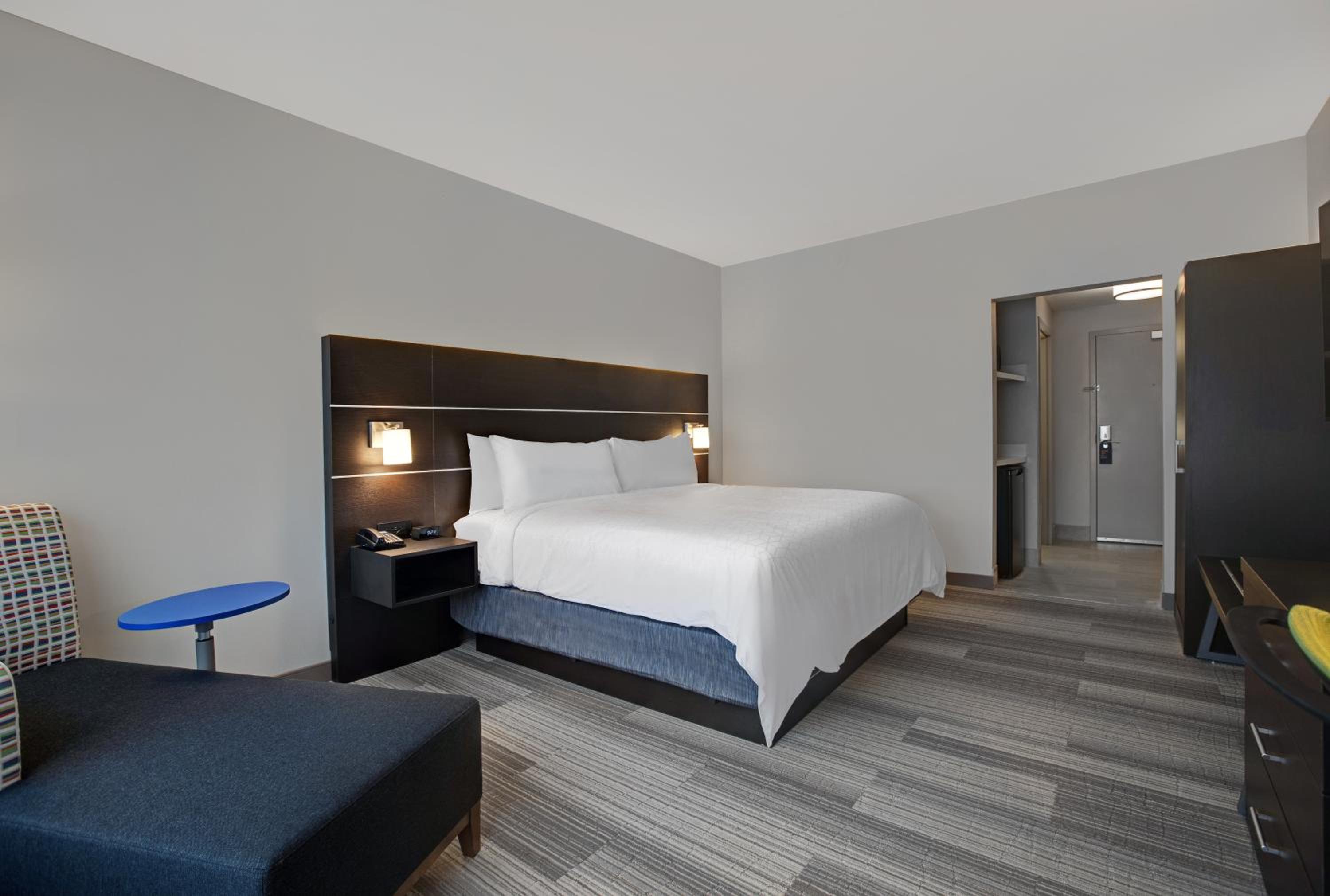 Standard King Room - Photo 3