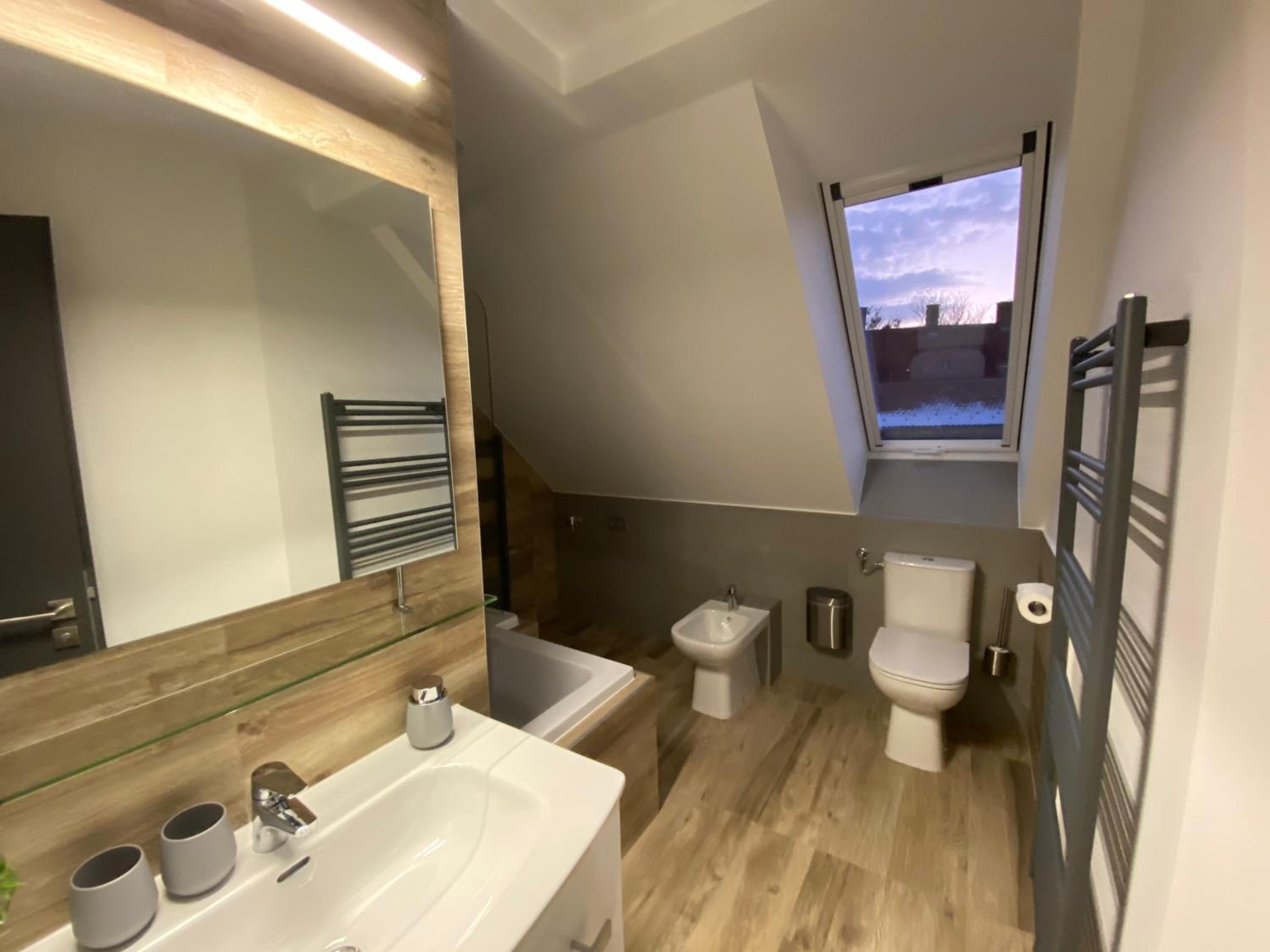 Two-Bedroom Apartment - Photo 9