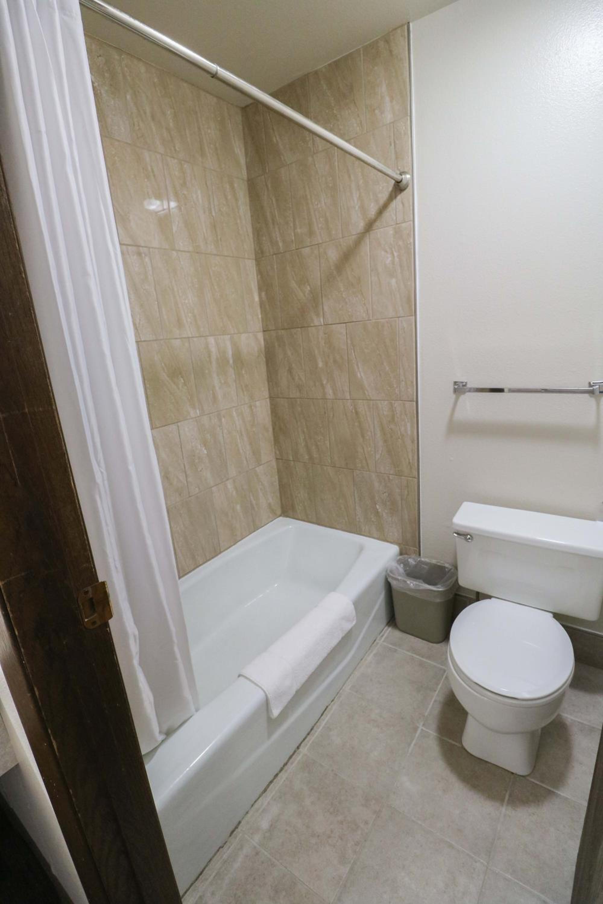 Double Room with Two Queen Beds photo 3