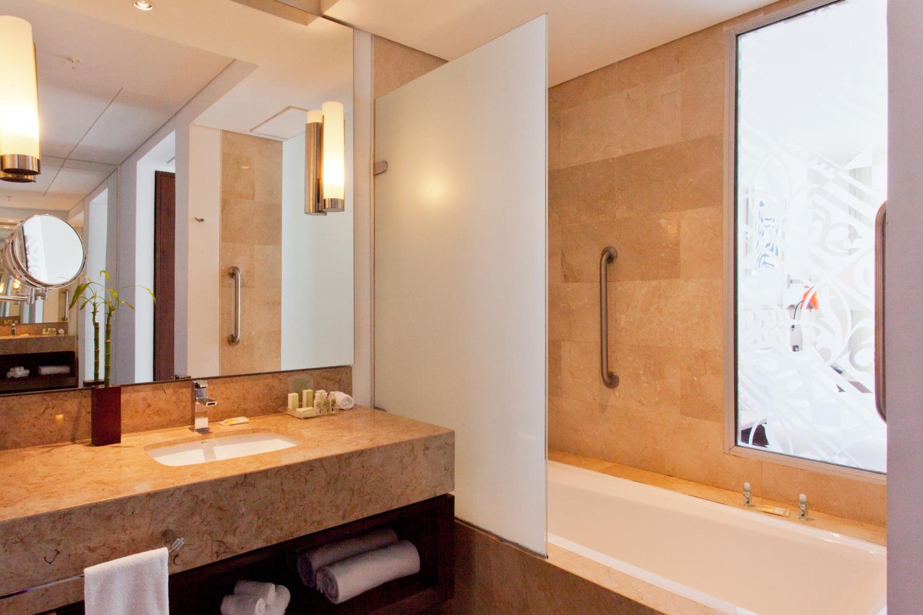 Standard King Room with Ocean View - Photo 3