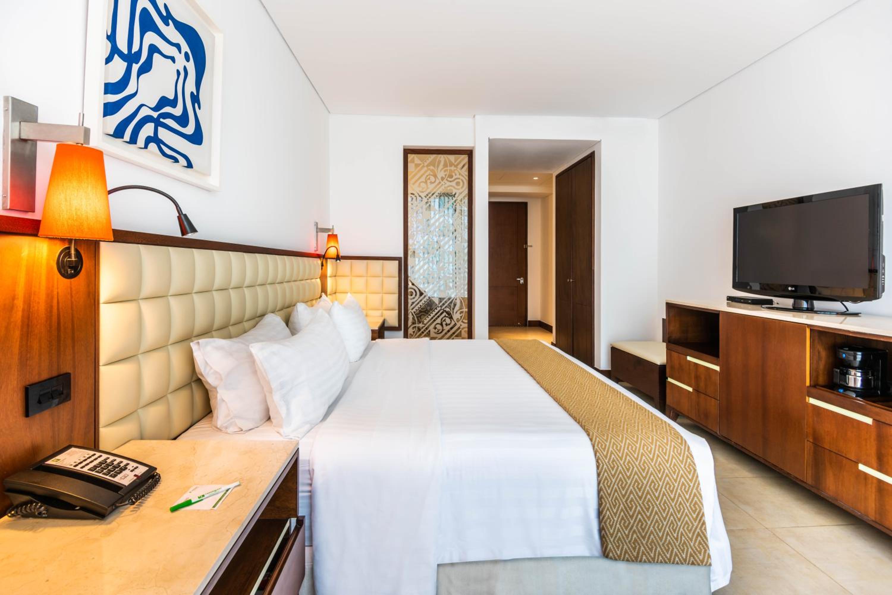Standard King Room with Ocean View - Photo 4