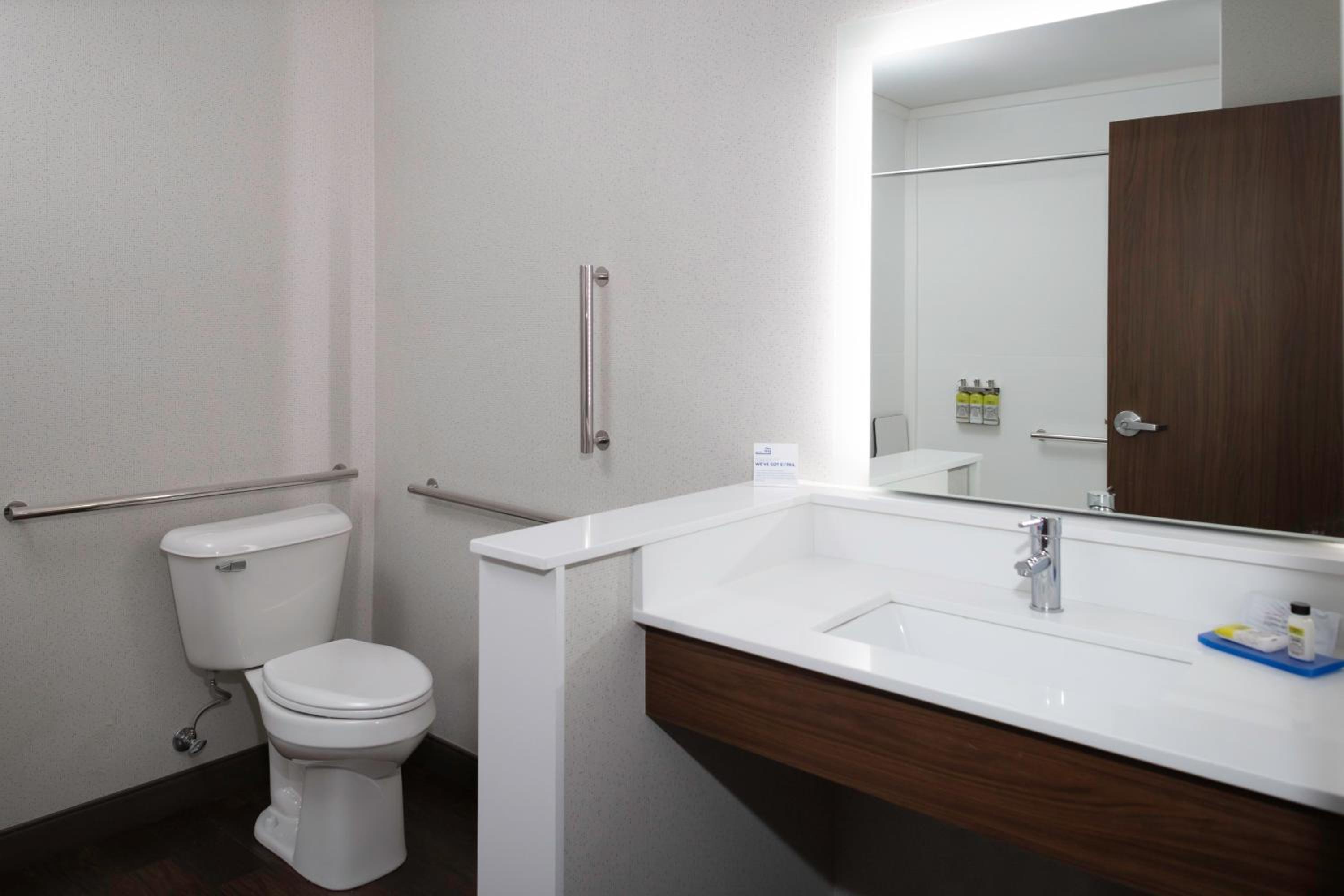 Standard King Room - Photo 5