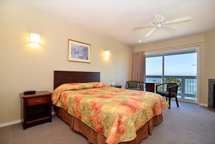 Queen Room with Two Queen Beds and Ocean View - Non-Smoking/Pet Friendly - Photo 1