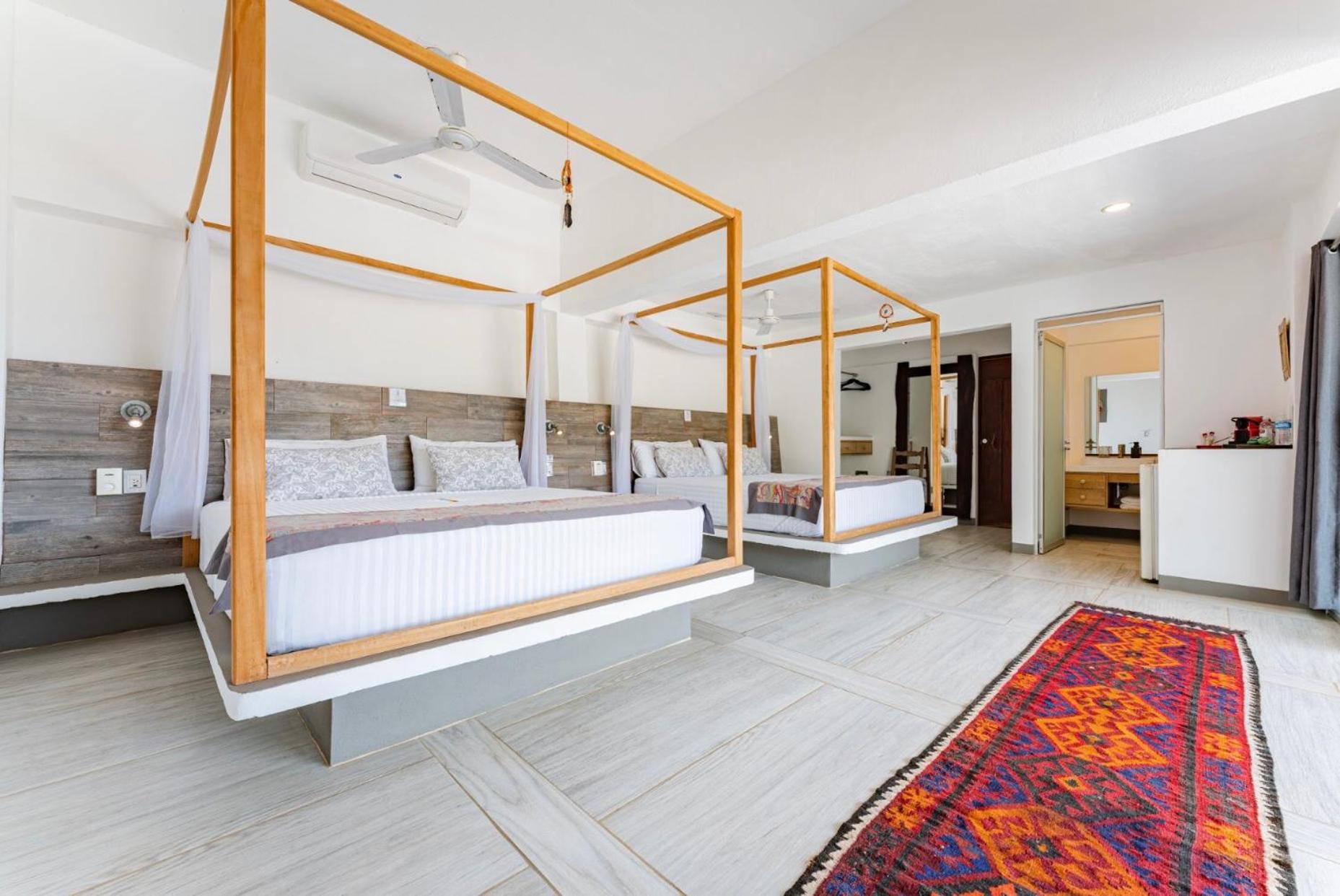 Master Two King bedroom with Balcony - Photo 1