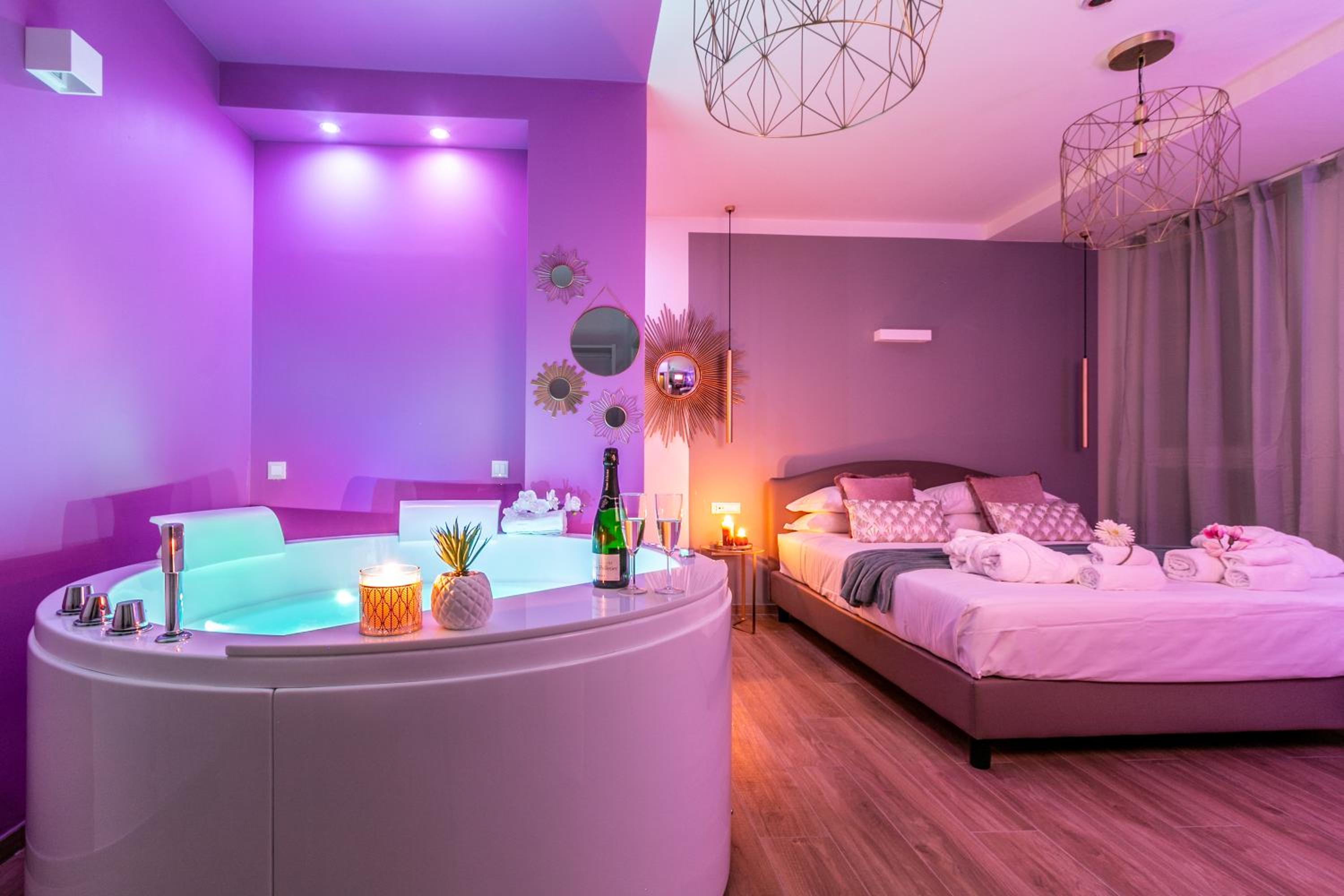 Queen Suite with Spa Bath