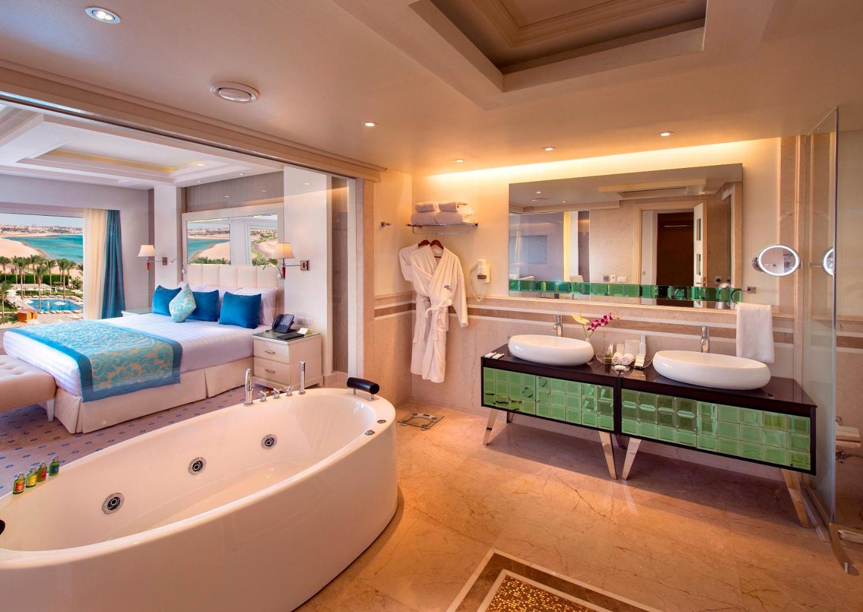 Majestic Suite Sea View and Pool View with VIP Package photo 3