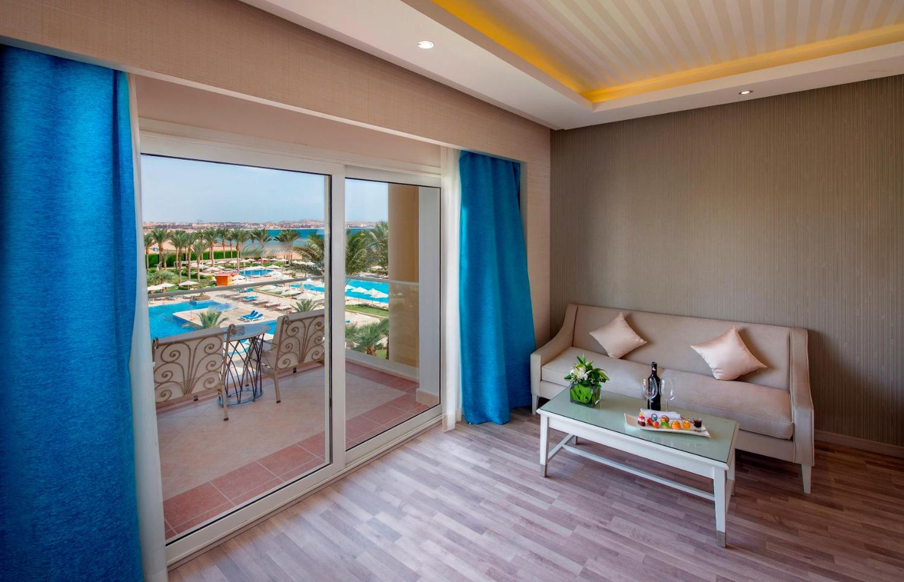 Premium Jacuzzi Suite Sea View and Pool View with VIP Package - Photo 3