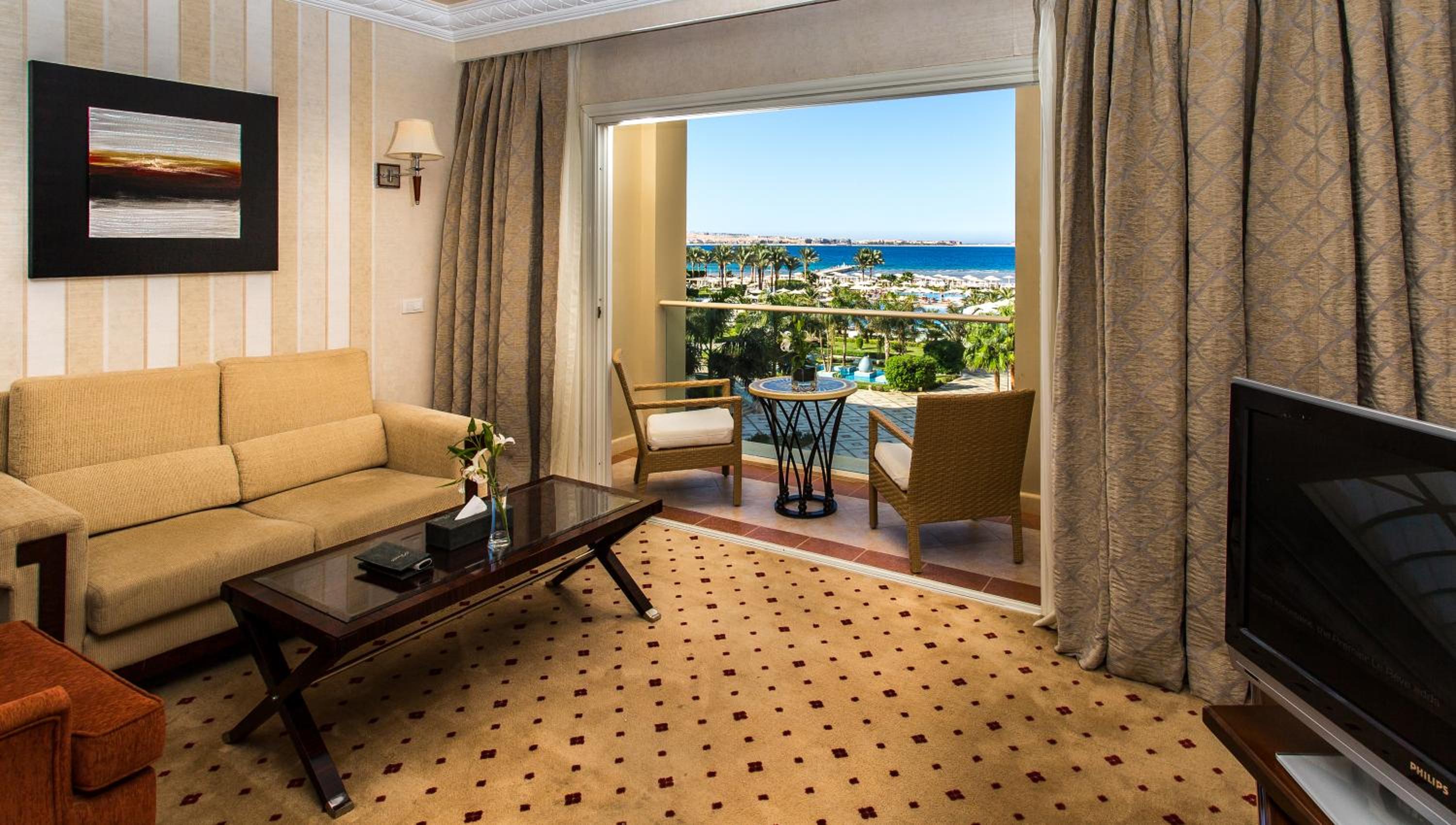 Jacuzzi Suite Sea and Pool View with VIP Package - Photo 1