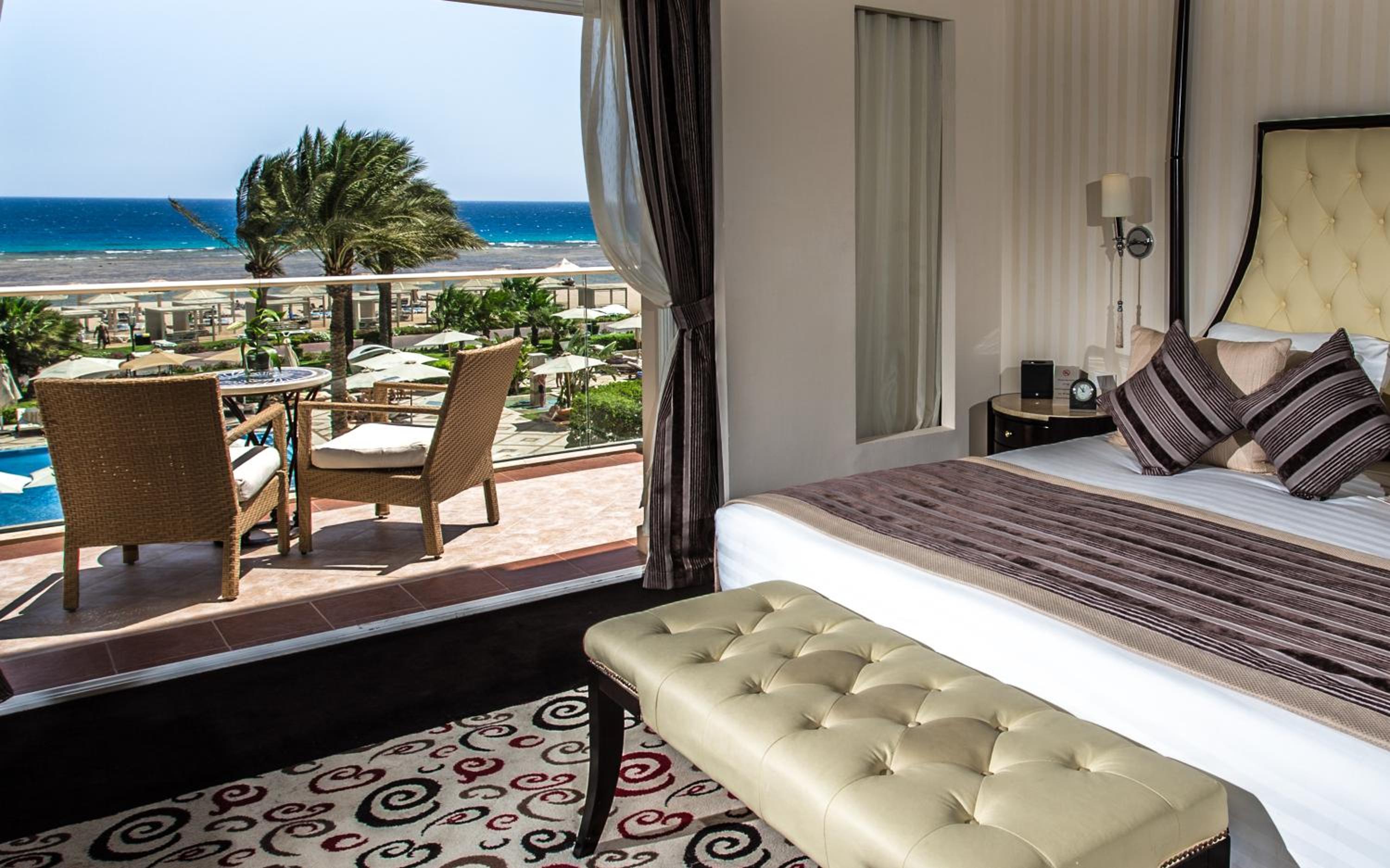 Premier Suite Prime Sea View and Pool View with VIP Package - Photo 2