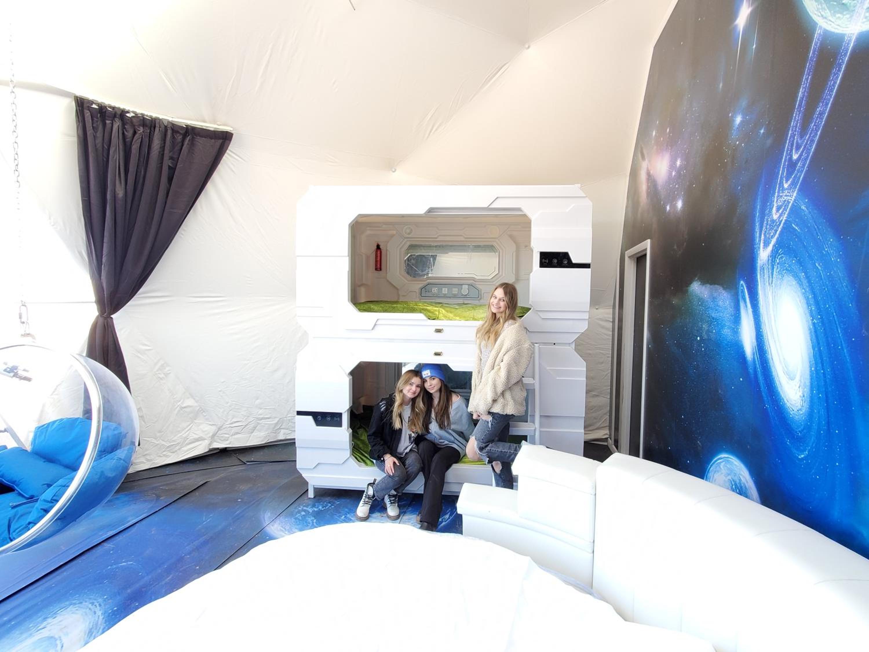 Deluxe Family Suite - Photo 7