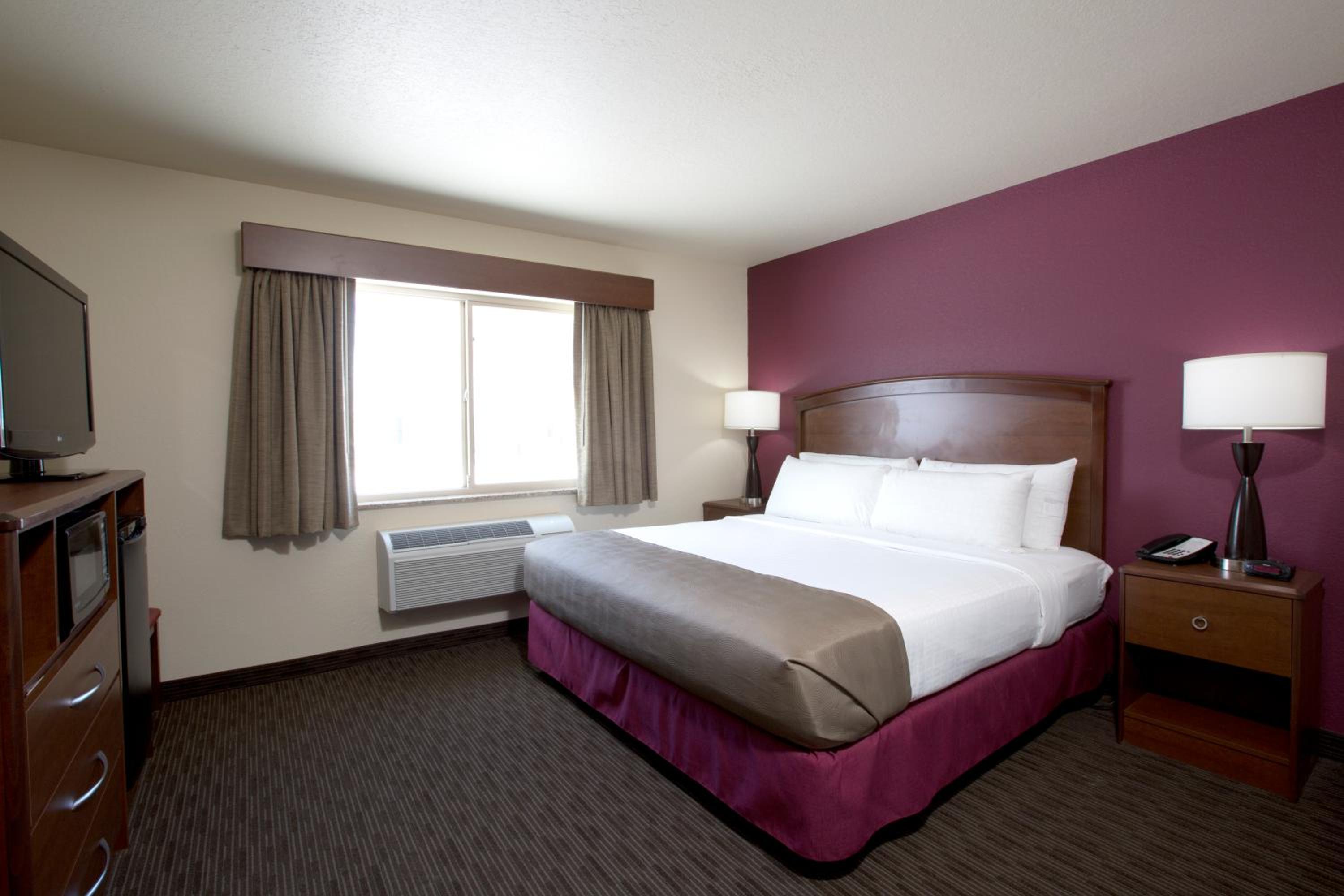 Deluxe One-Bedroom King Room -  Non-Smoking - Photo 1
