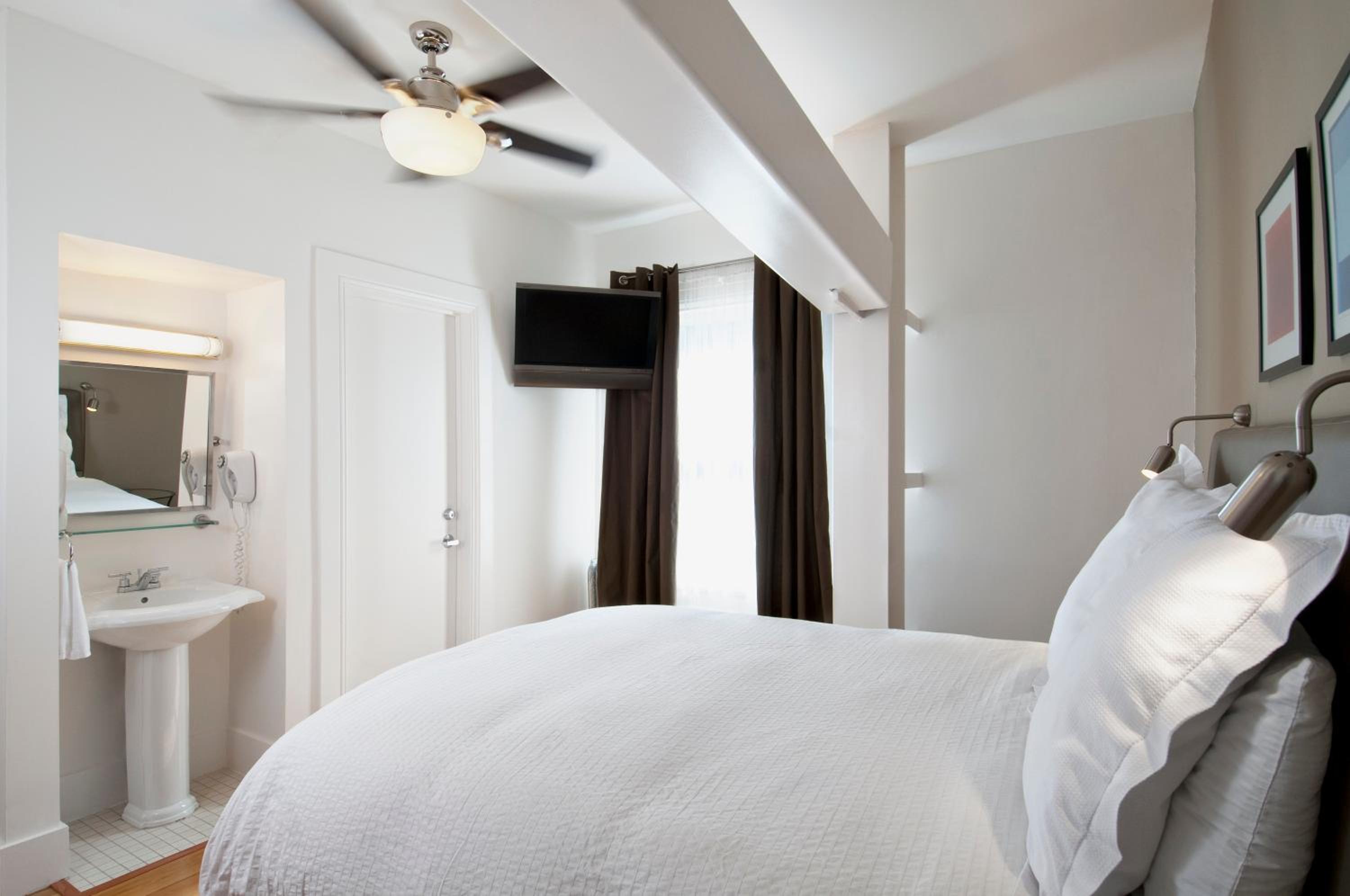Standard Queen Room
