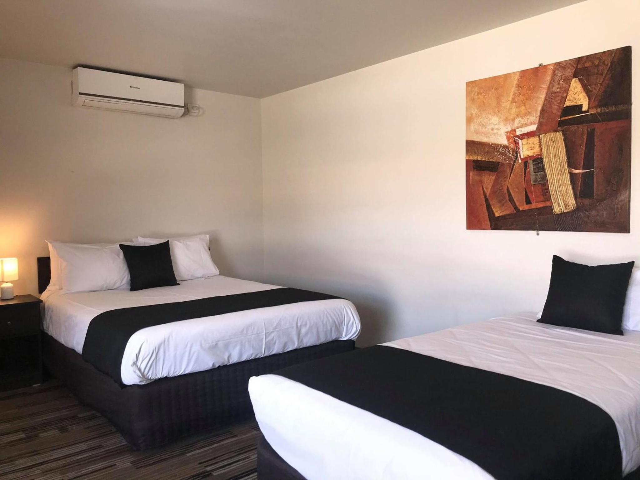 Twin Room - Disability Access photo 3