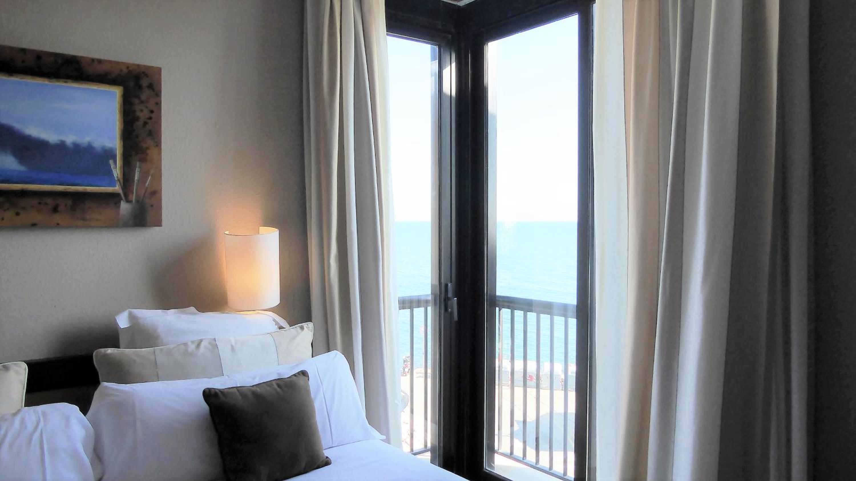 Junior Suite with Balcony and Sea View - Photo 5