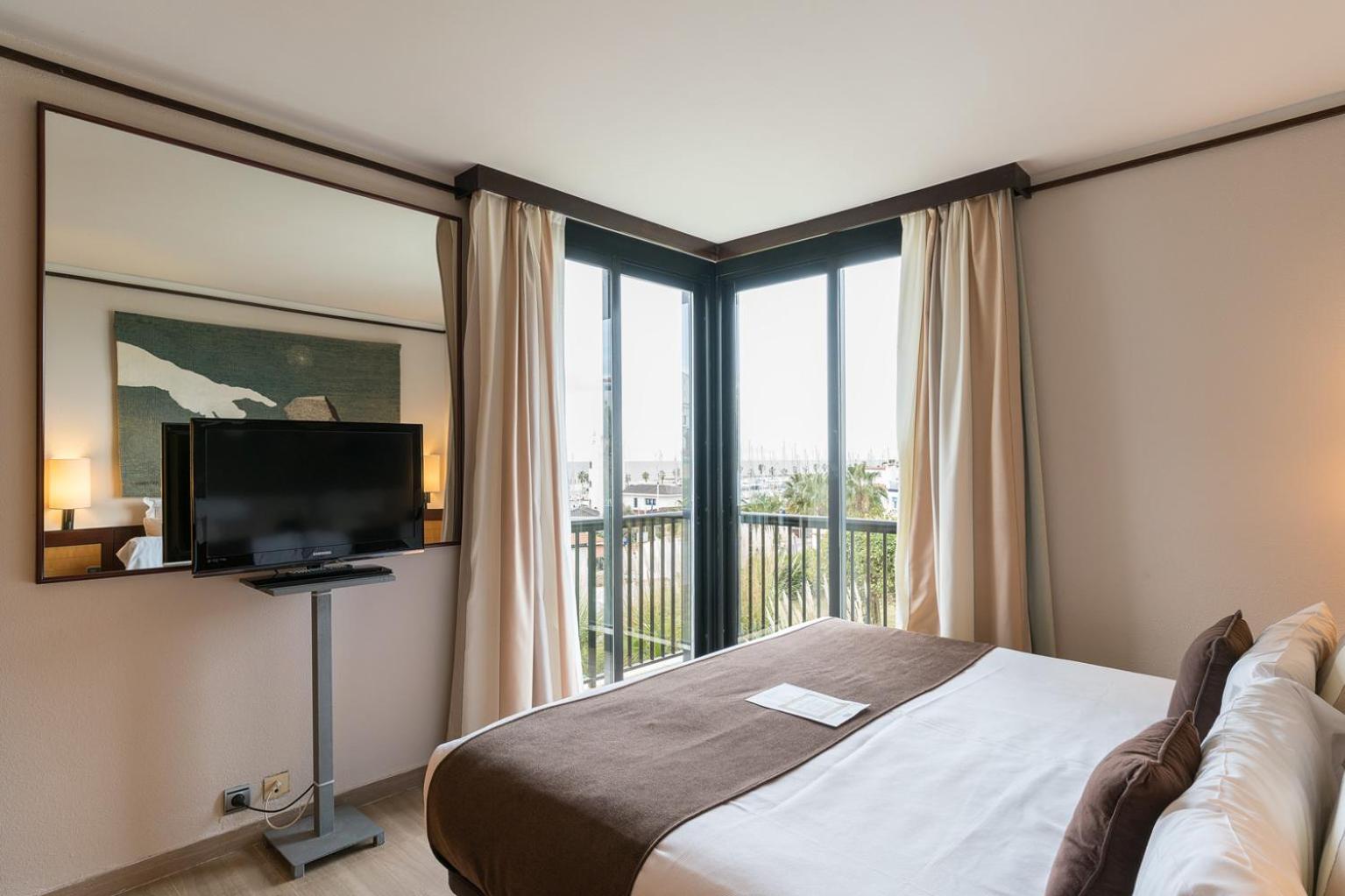 Junior Suite with Balcony and Sea View - Photo 3