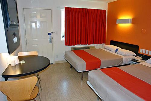 Double Room with Two Double Beds photo 2