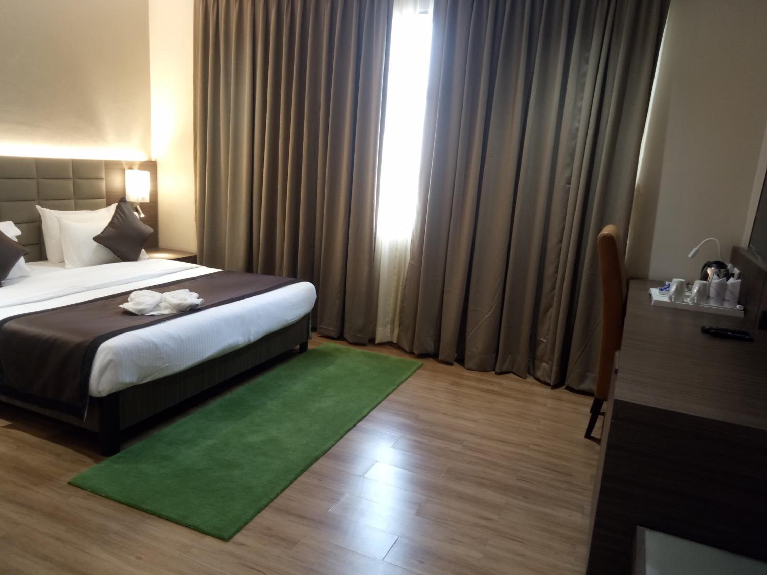 Superior King Room - Photo 5