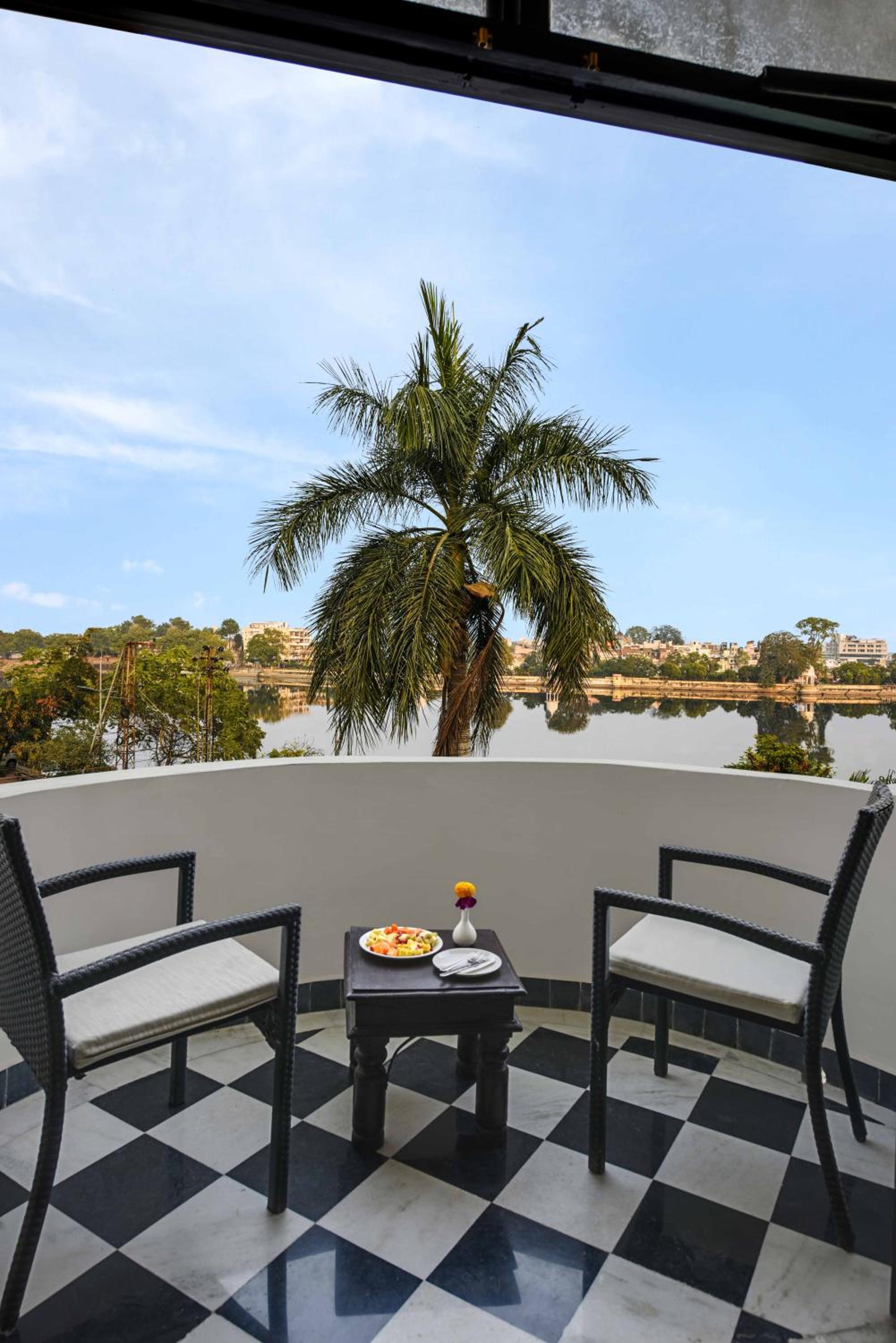 Serene Lake view Suite with balcony - Photo 7