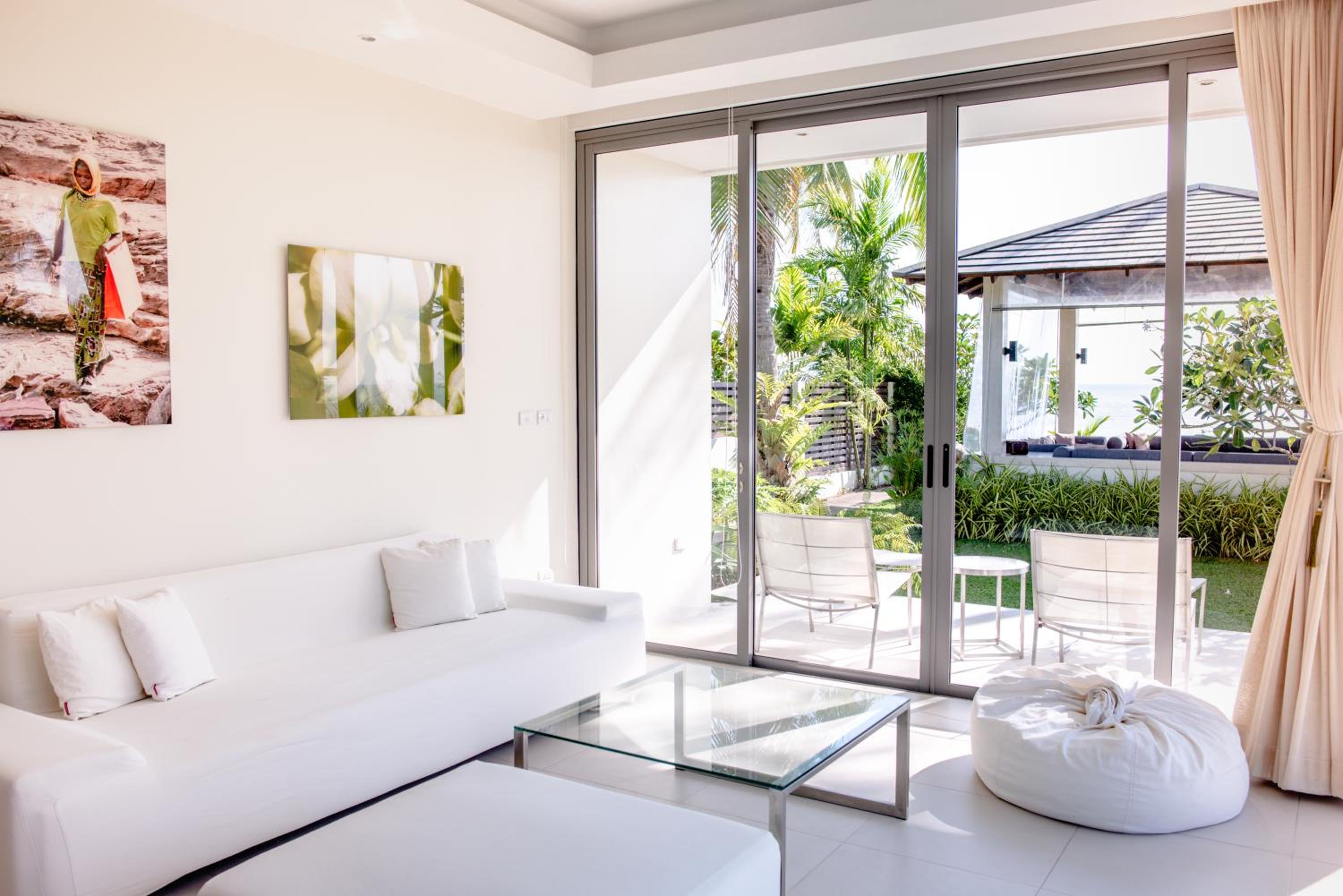 5-Bedroom + 2 Bunk Rooms Beachfront Villa with Private Chef photo 3