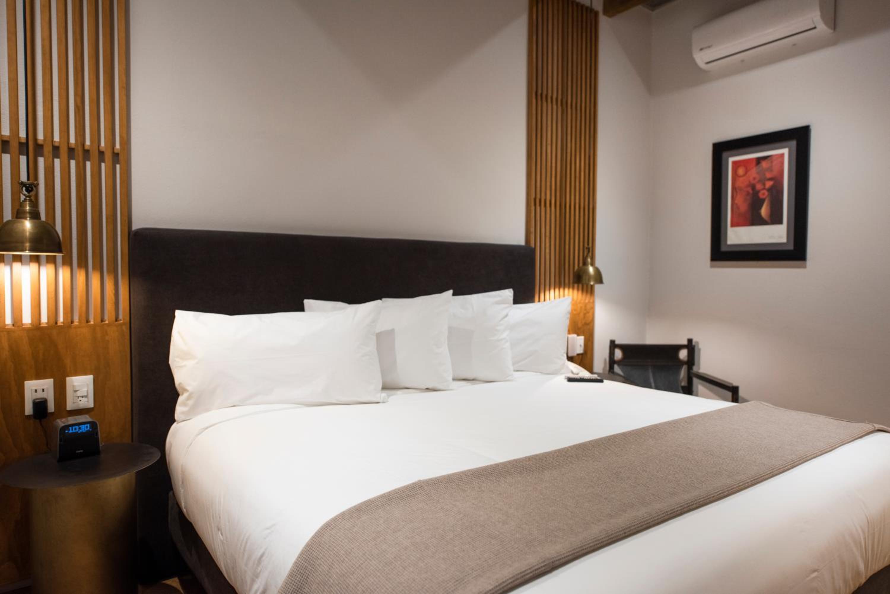 Deluxe King Room - Photo 2