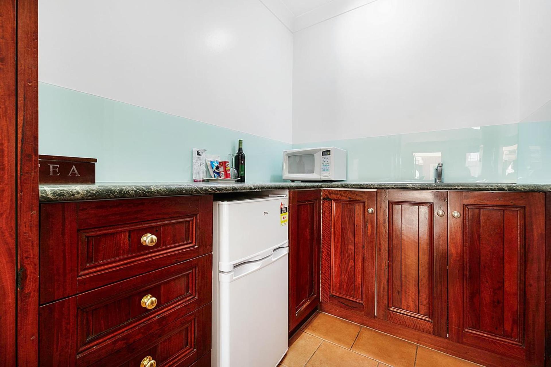 Queen Suite - Photo 3