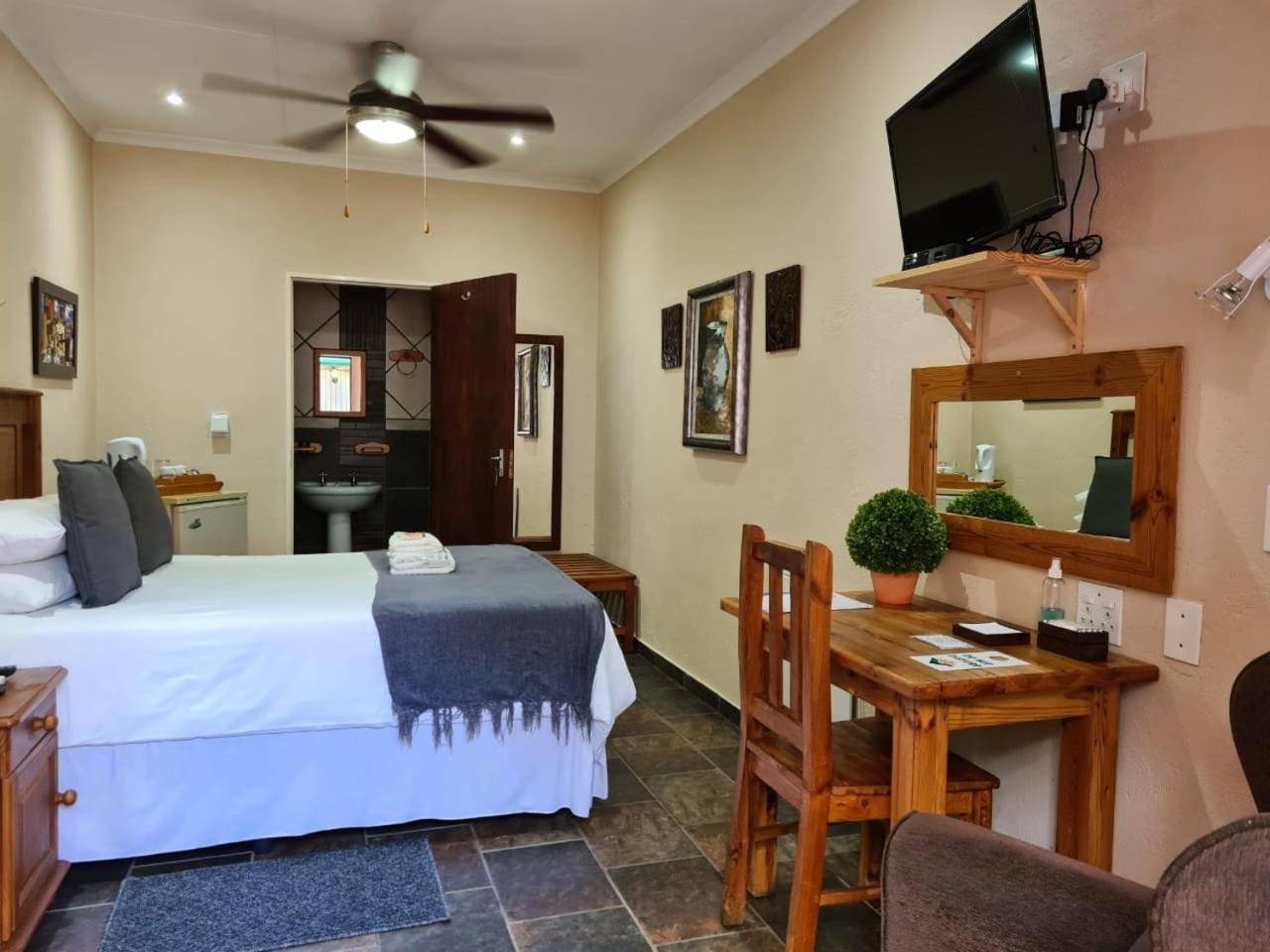 Standard Double Room photo 2
