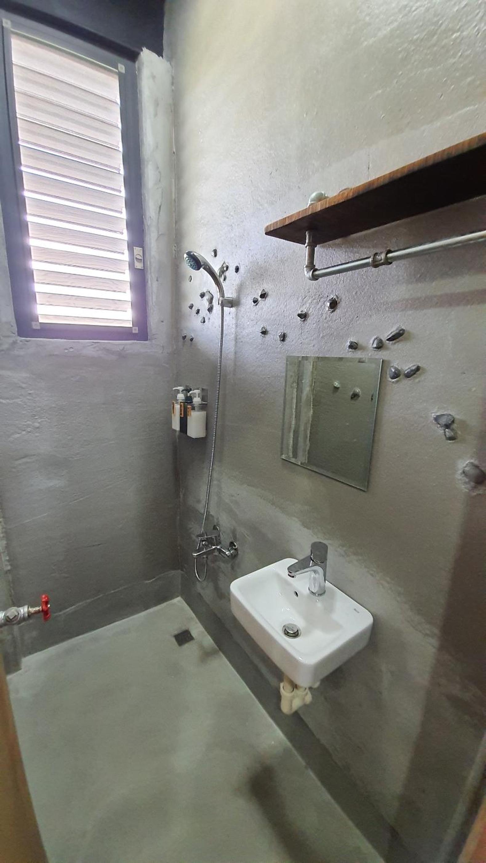 Twin Room with Shared Bathroom photo 2