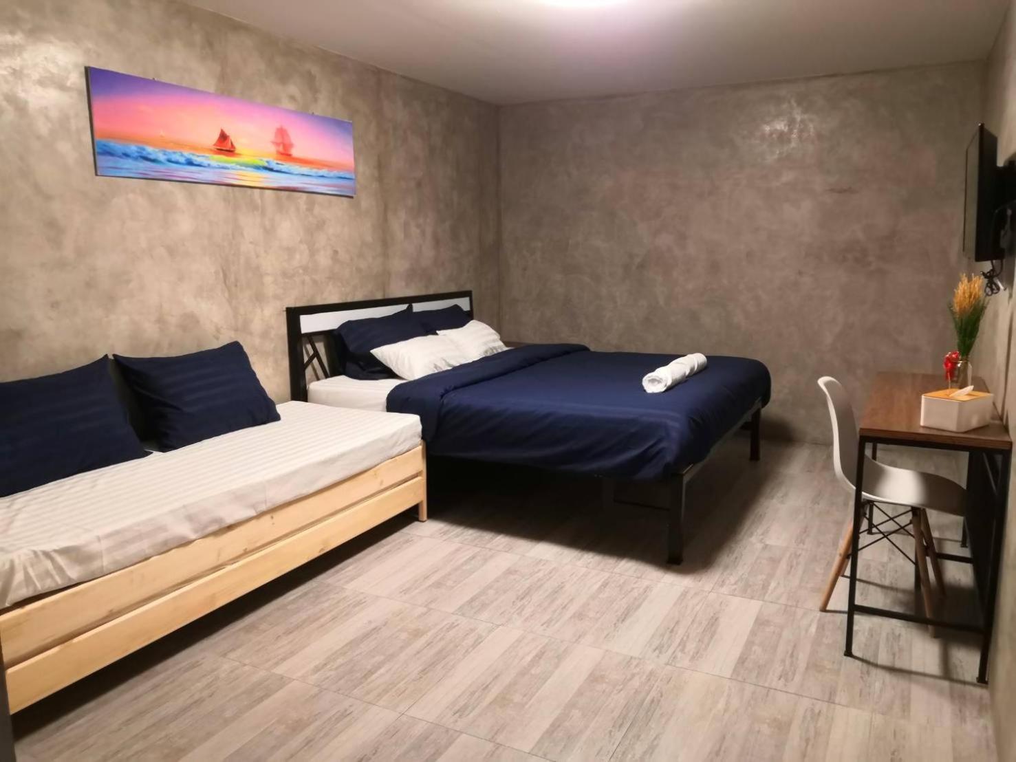 Family Room - Photo 4