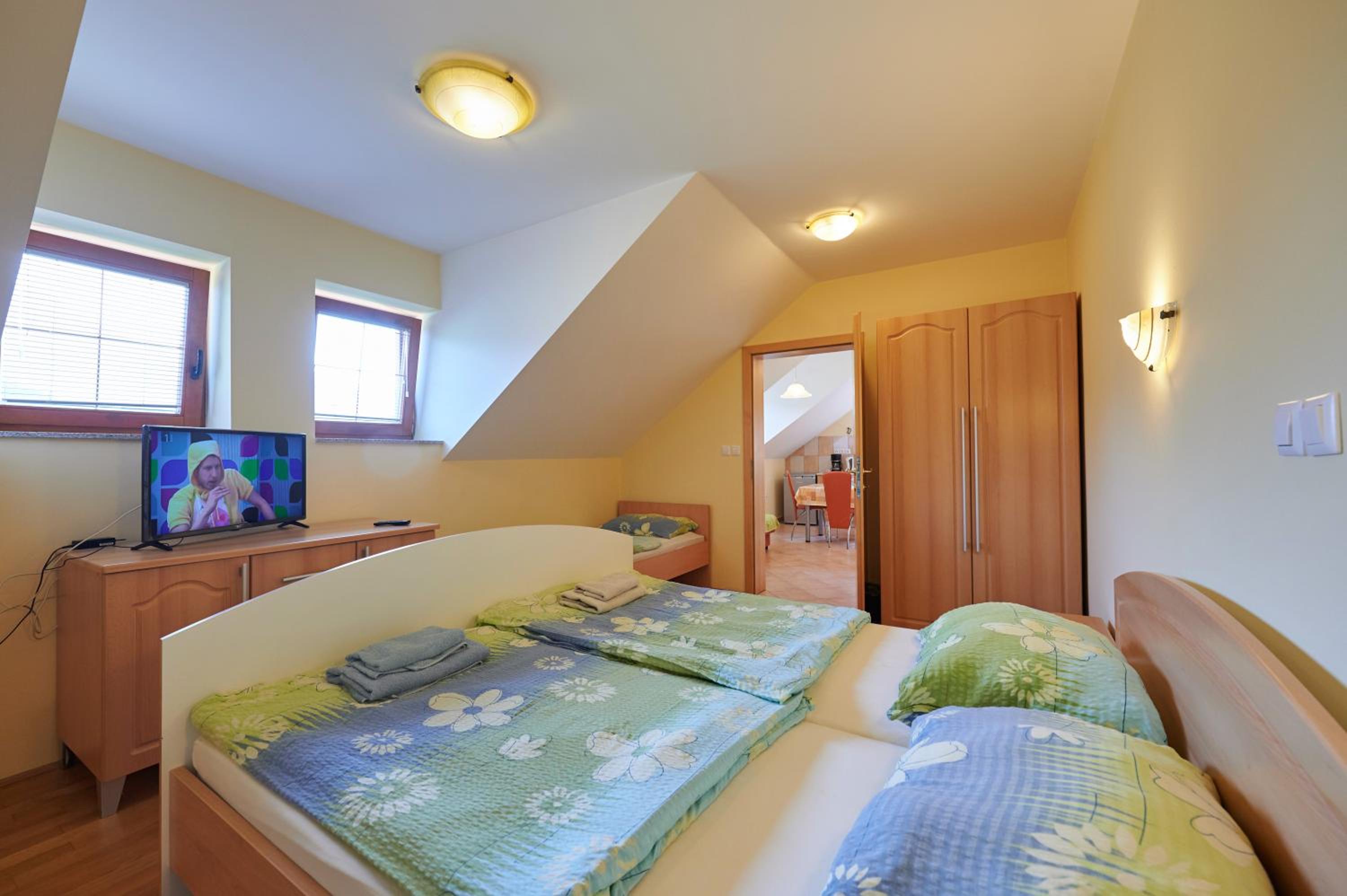 One-Bedroom Apartment photo 1