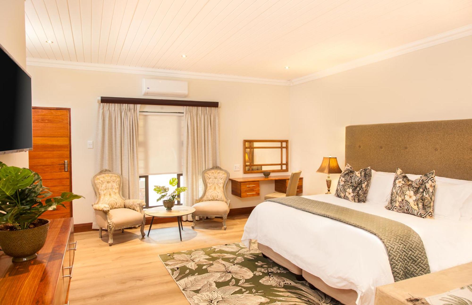 Superior King Room - Photo 6