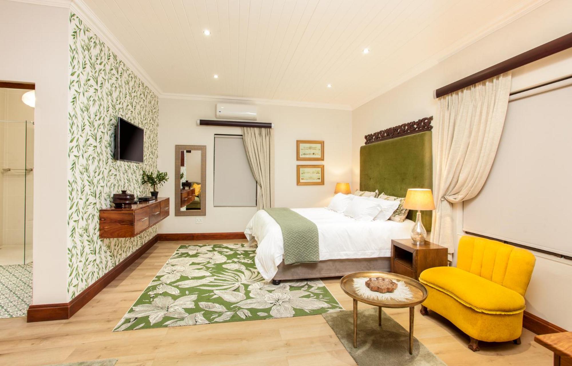 Superior King Room - Photo 3