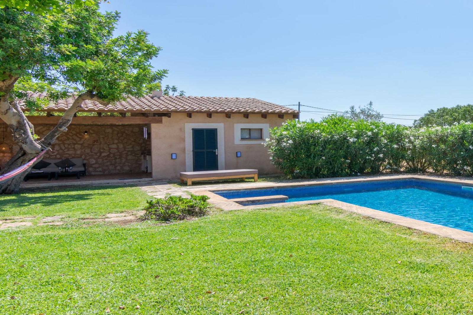 Villa photo 3