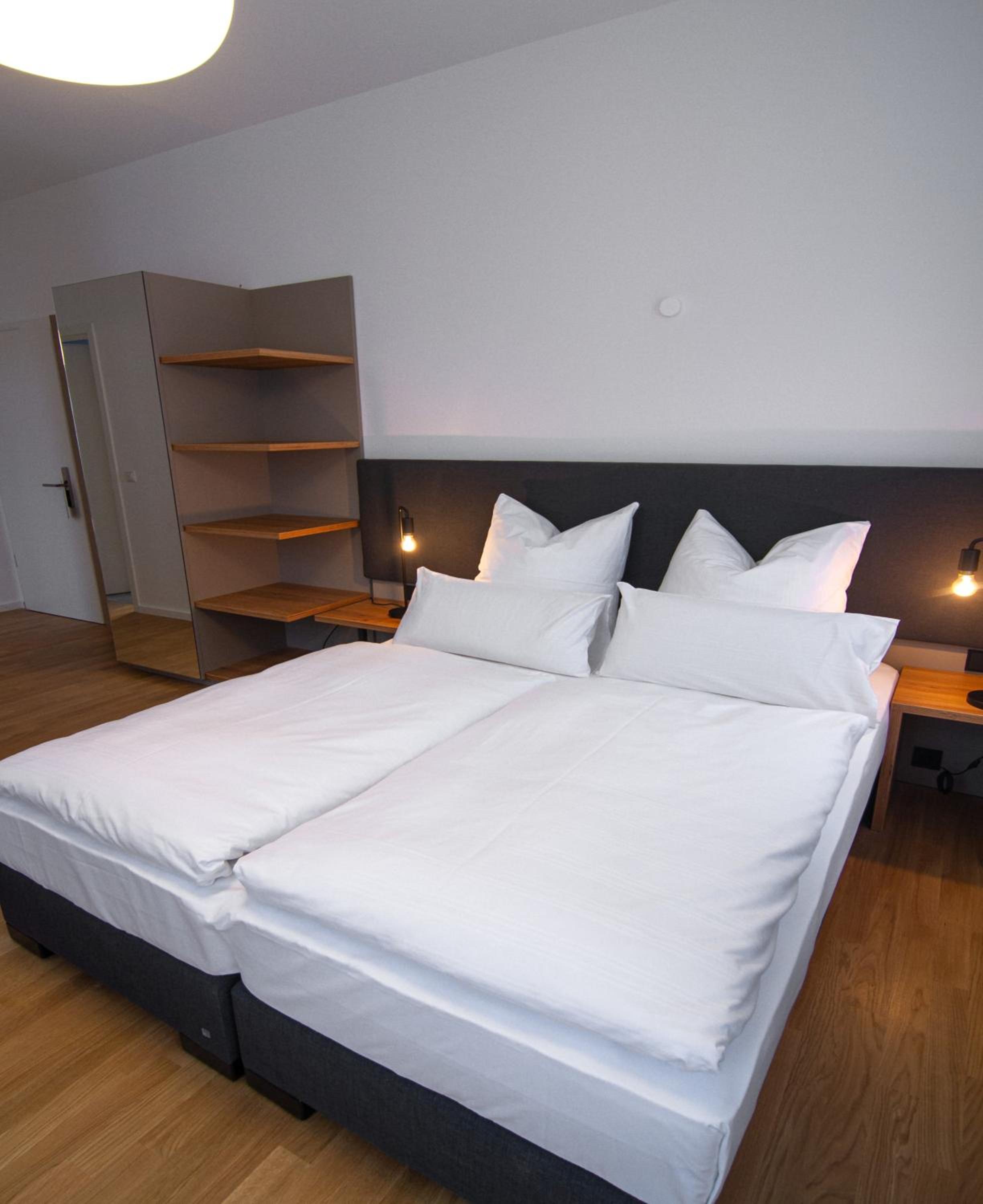 Double Room with Queensize-Bed photo 2