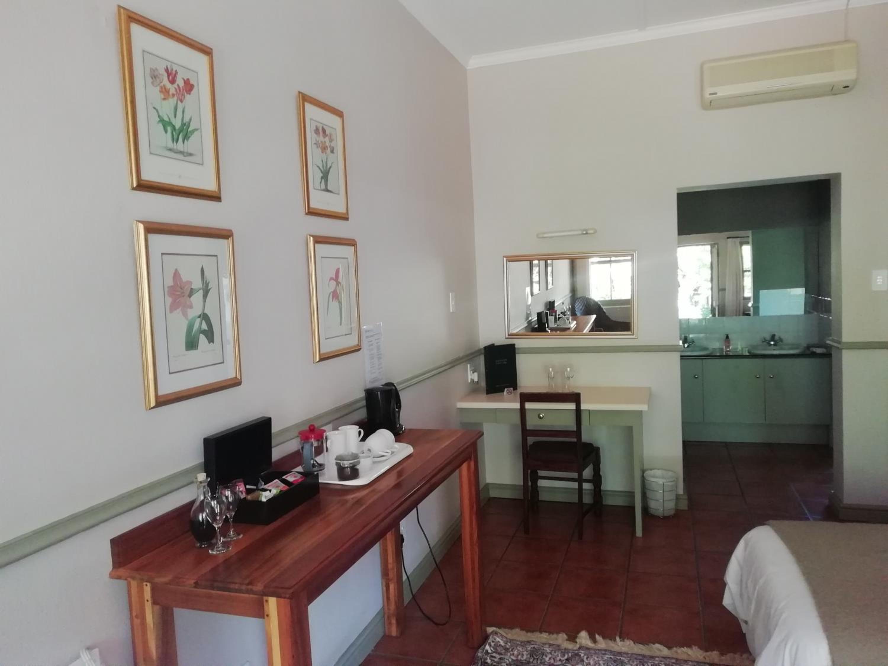 Twin Room - Disability Access - Photo 4