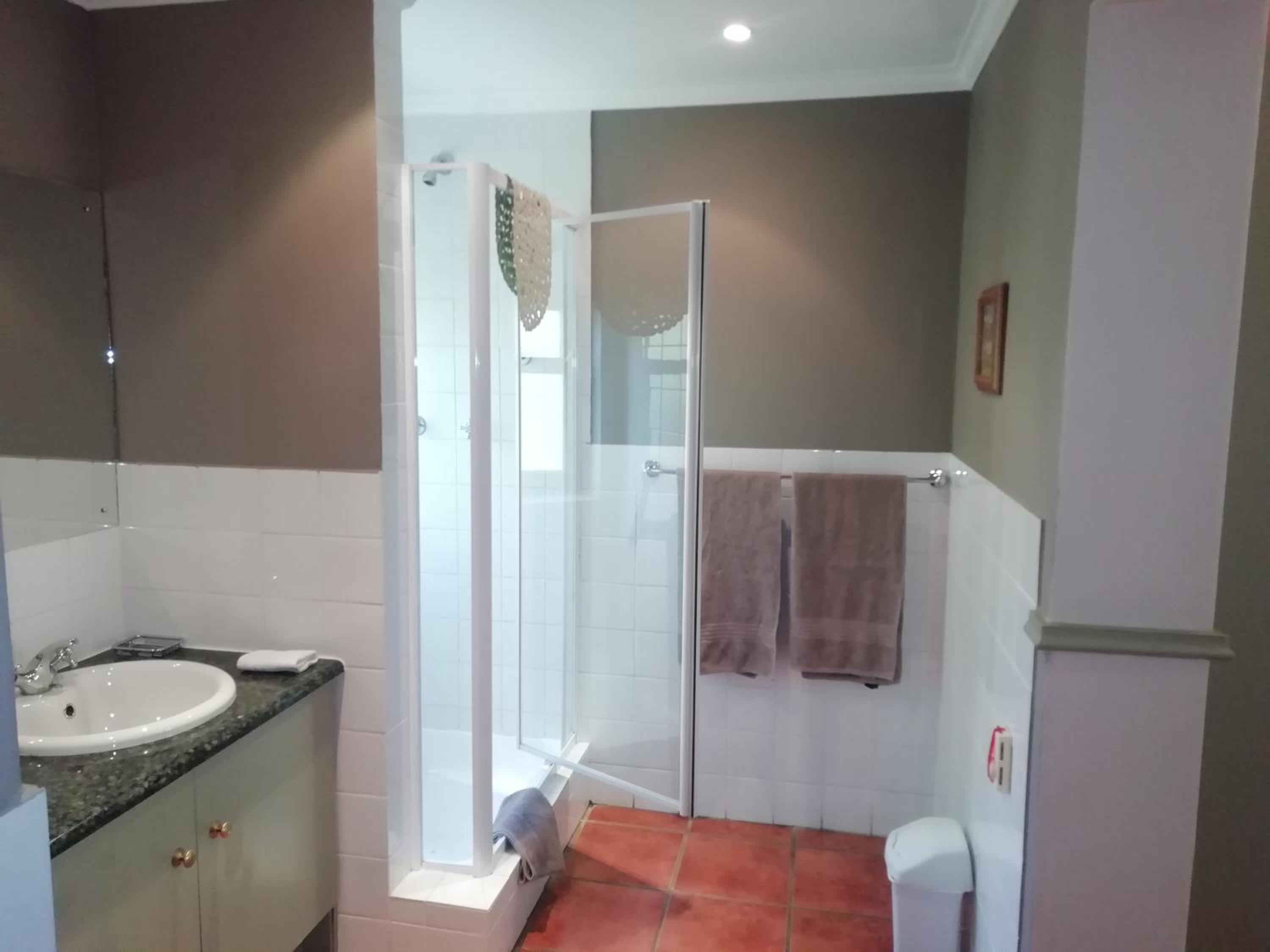 Standard Twin Room with Garden View - Photo 2