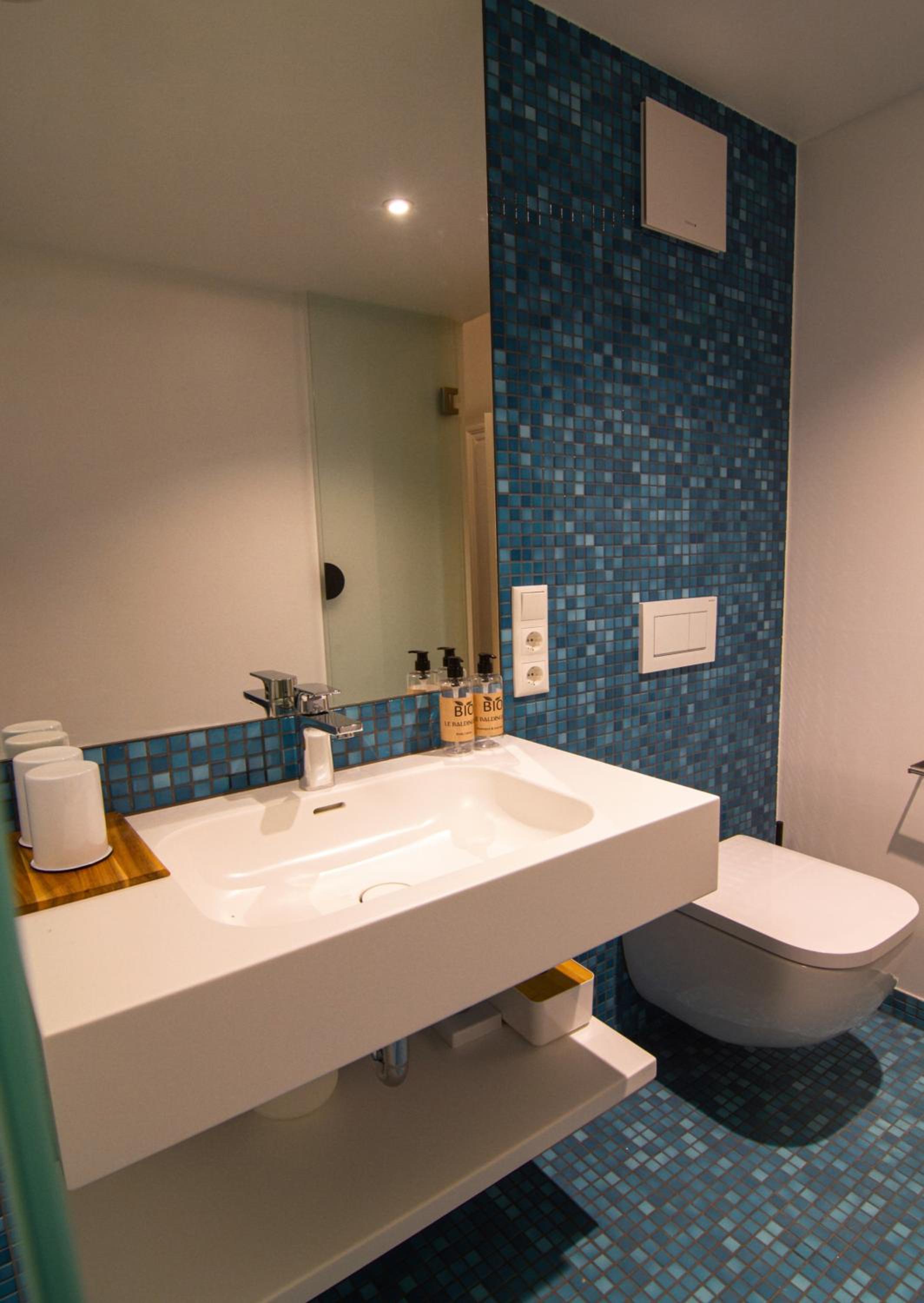 Deluxe Double Room - Photo 9