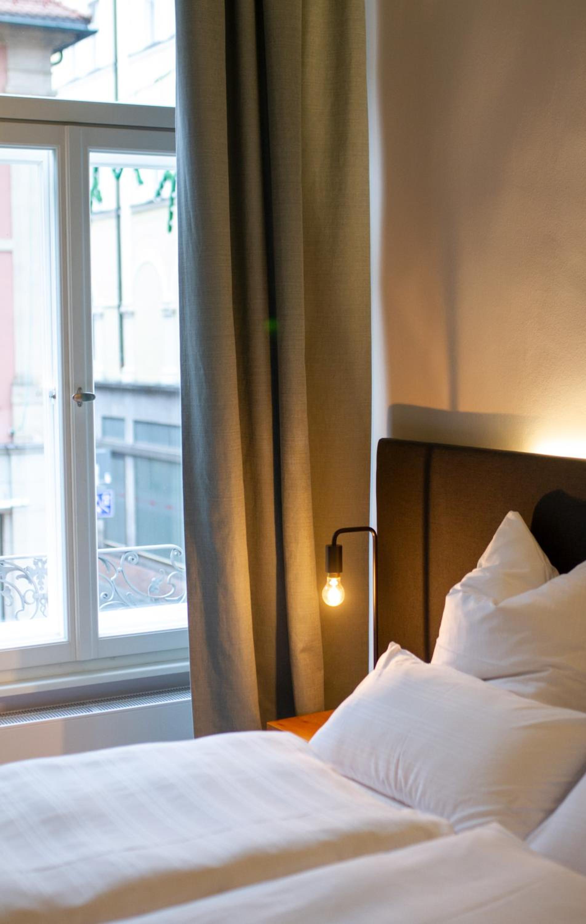 Deluxe Double Room - Photo 17
