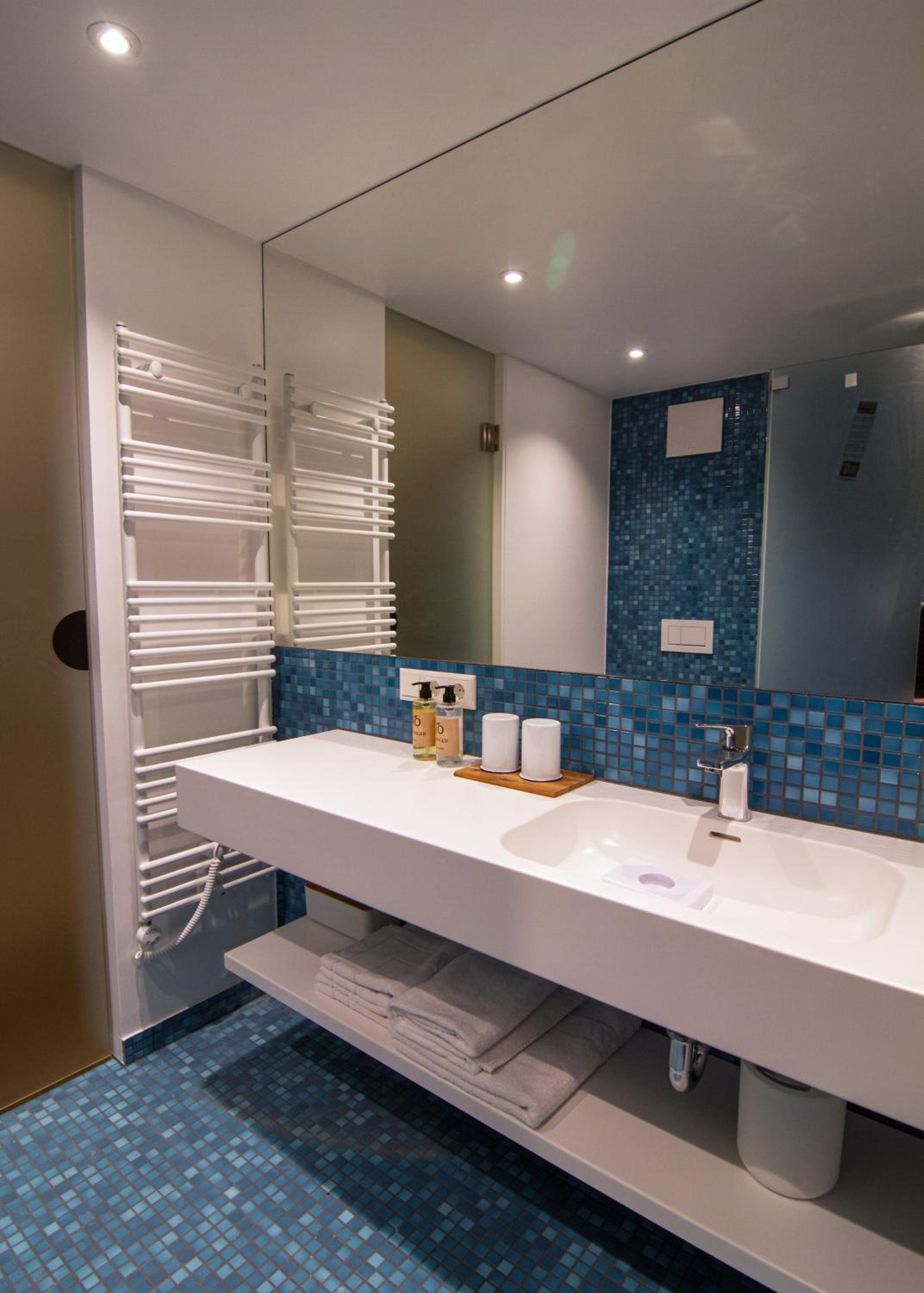 Deluxe Double Room - Photo 13
